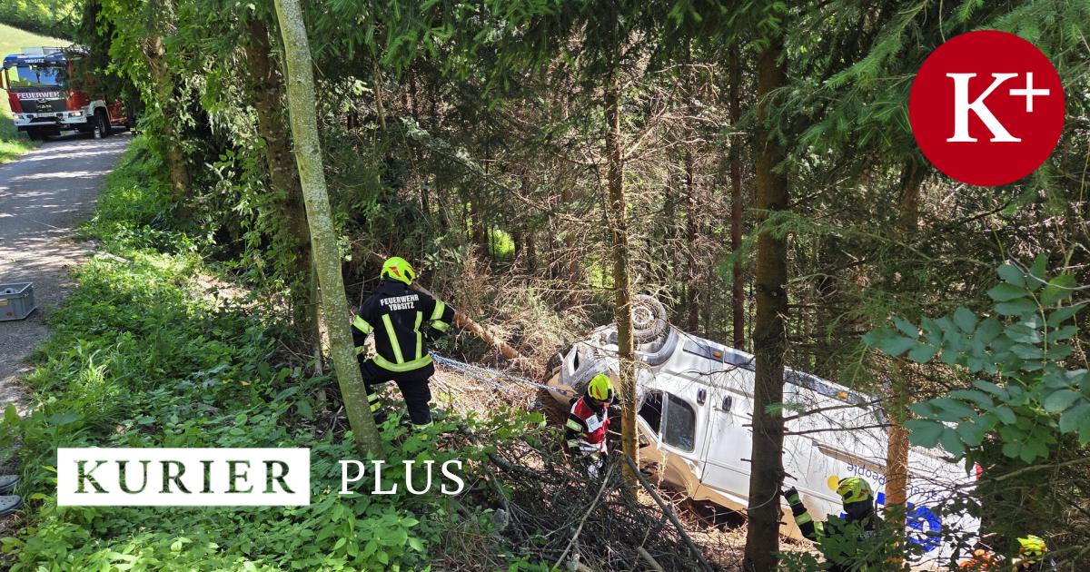 Paketzusteller-st-rzte-mit-Lieferwagen-in-steilem-Gel-nde-ab