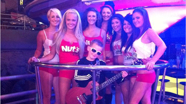 Viraler Hit: 12-Jähriger spielt AC/DC