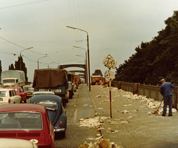 Stau auf der Floridsdorfer Brücke um 1970.