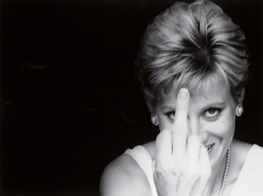 Diana, fotografiert von Alison Jackson: Die britische Fotokünstlerin stellt mittels Doubles vermeintlich intime Momente bekannter Persönlichkeiten nach. So fotografierte sie schon George W. Bush bei Schießübungen, bei denen die Porträts von Wladimir Putin und Hillary Clinton als Zielscheiben dienten. Oder die britische Königin Elisabeth II. beim Abwaschen. Und hier eben auch die vermeintliche &quot;Prinzessin der Herzen&quot;, Diana.