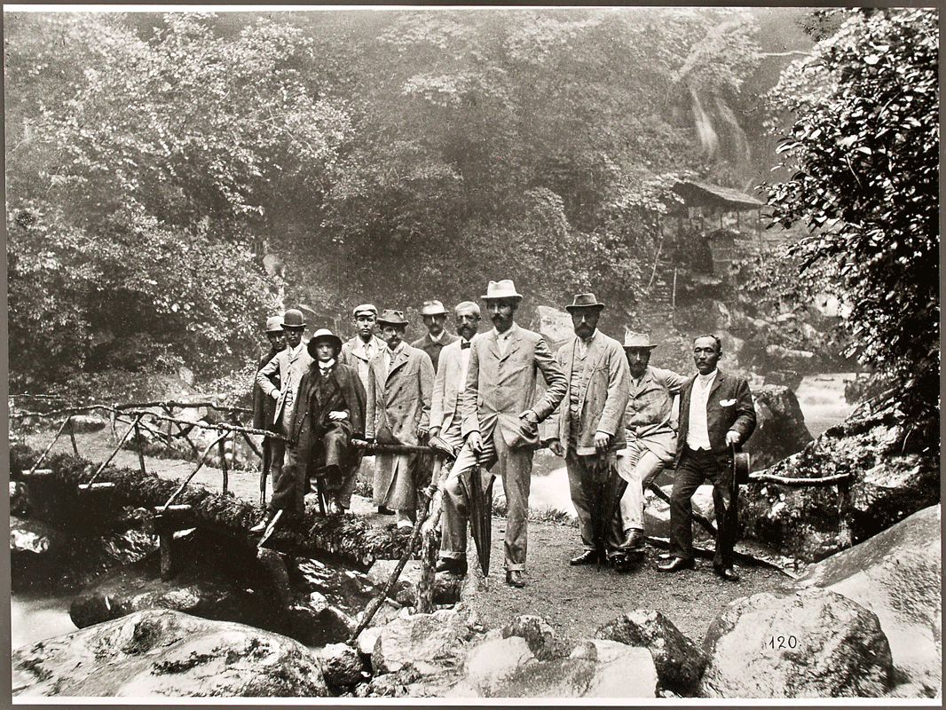 Franz Ferdinand mit Begleitern beim Urami Wasserfall (Urami-no-taki), Nikkô. Foto: Eduard Hodek jun., August 1893