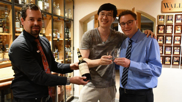 Chinese zahlte 8.600 Euro für Whisky mit gefälschtem Etikett