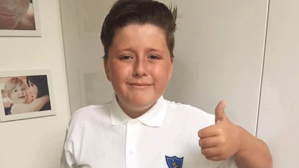 Prüfung verhaut: Lehrerin tröstet autistischen Jungen