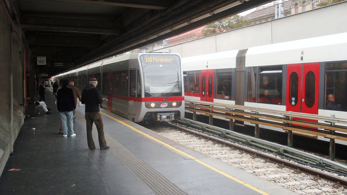 Der 18-Jährige erlitt bei der Kollission mit der U-Bahn eine Schädelfraktur
