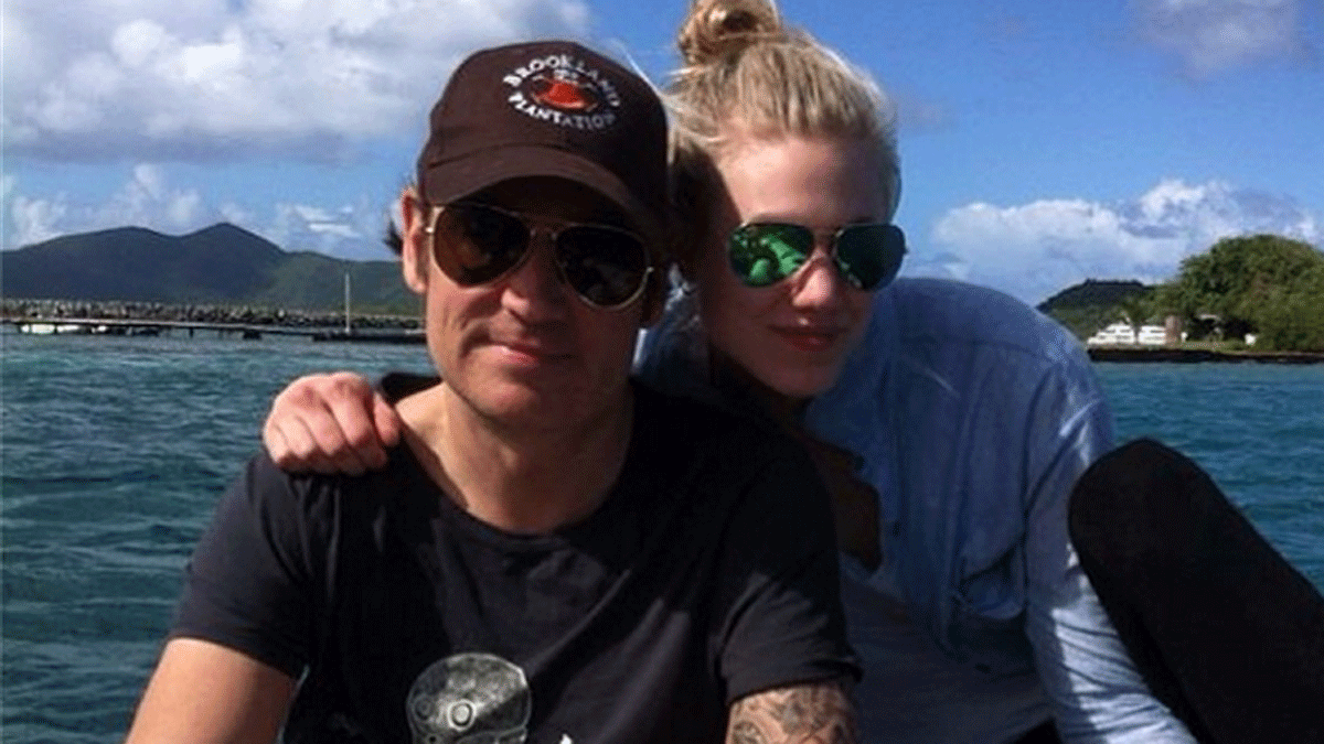 Larissas Lover ist Playboy in einer Reality-Show