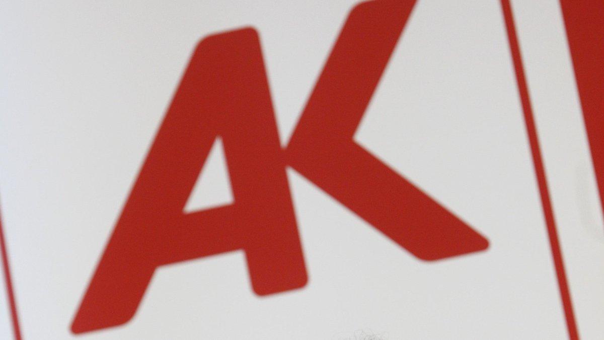 Das rote Logo der Arbeiterkammer (AK) vor einem weißen Hintergrund.