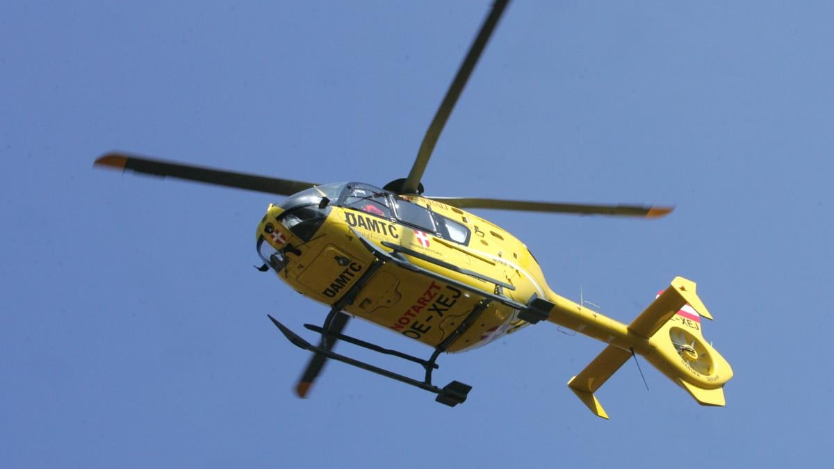 V Harmannsdorfu v Avstriji v prometni nesreči hudo poškodovani trije ljudje