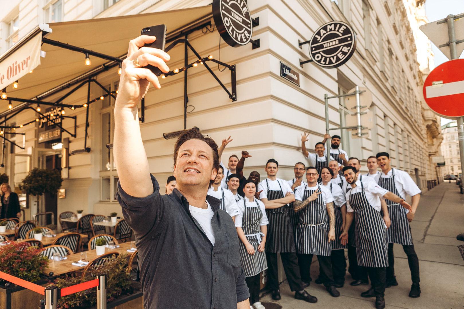 Jamie Oliver auf Image-Tour in Wien