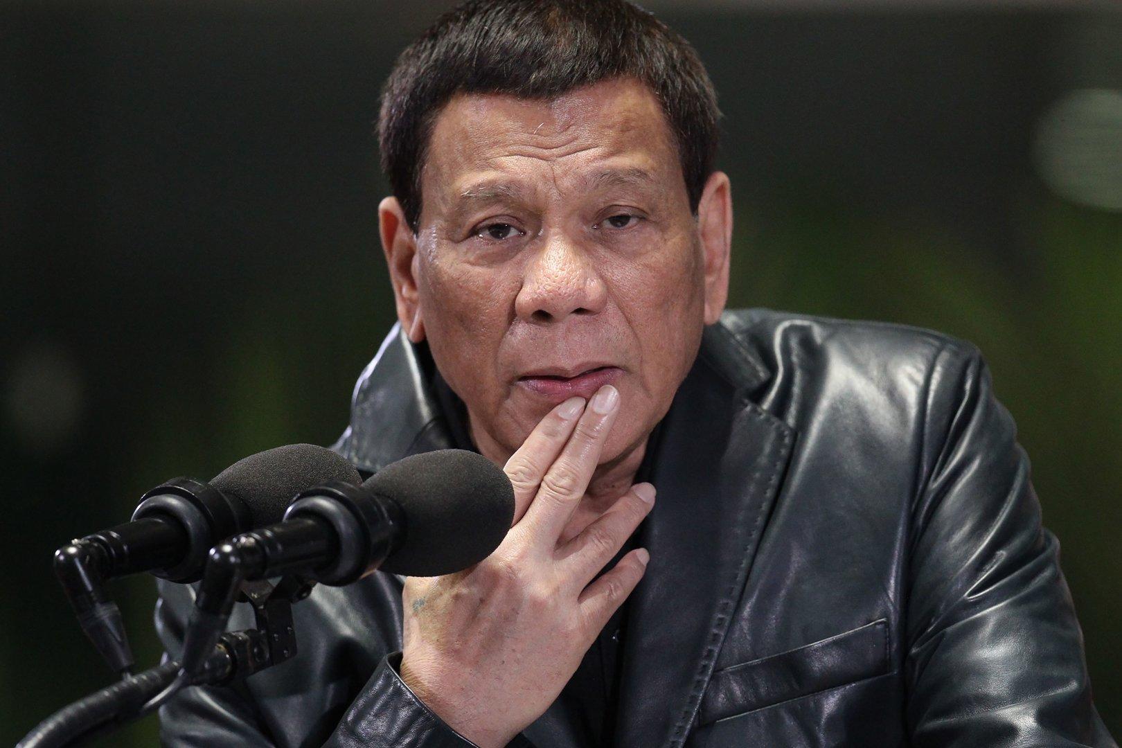 Philippinischer Präsident Duterte drängte Frauen zu Kuss