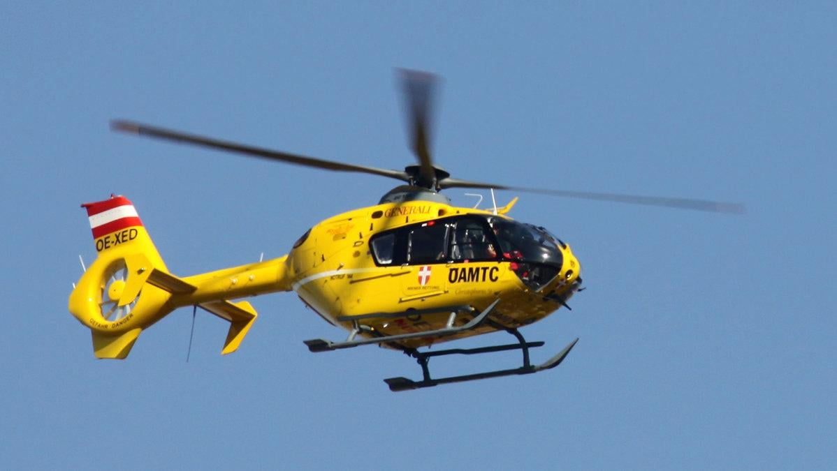 Schwer verletzt: Mann in Oberösterreich aus Traktor geschleudert