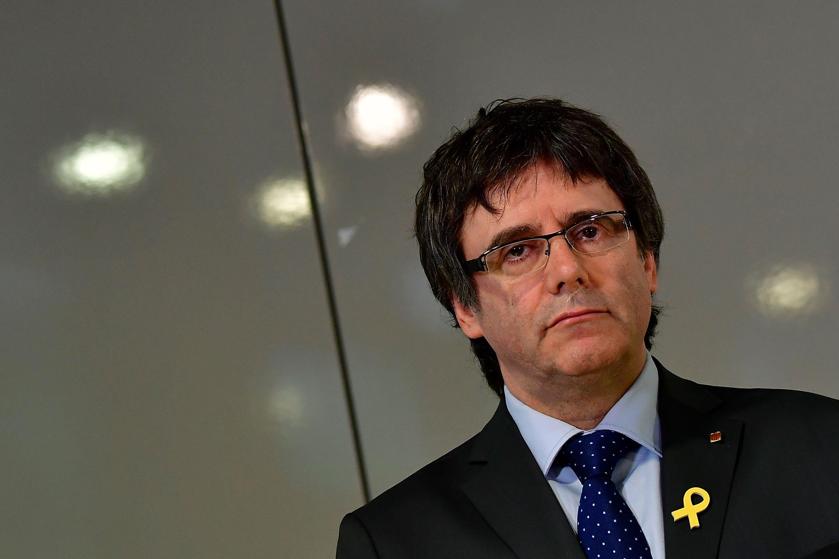 Spanien: Gericht suspendiert Puigdemont als Abgeordneten