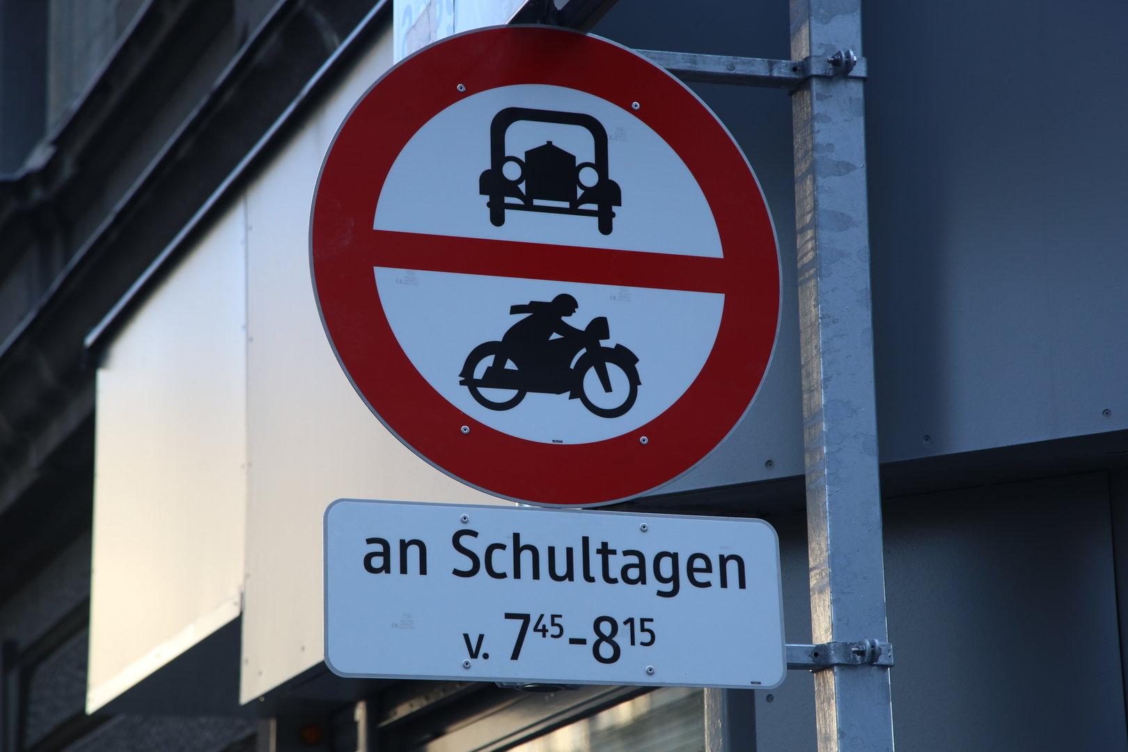 Wien: Fahr-Verbot für Eltern vor Volksschulen