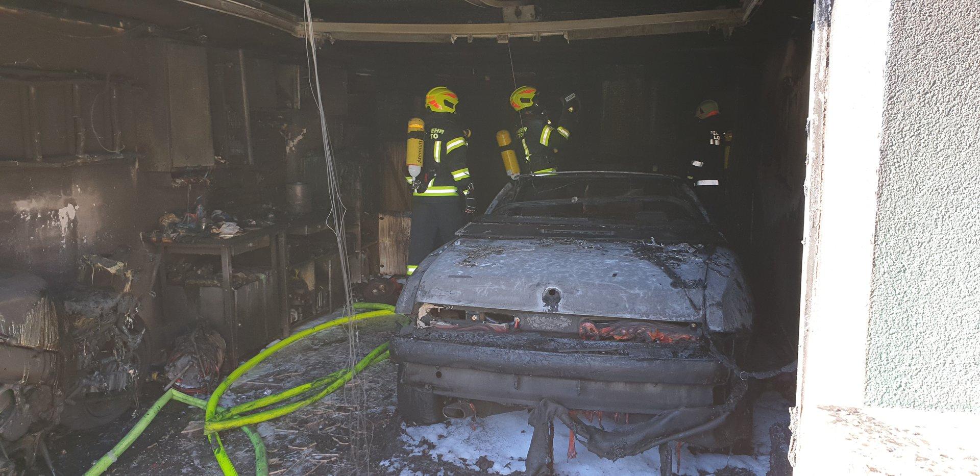Leithaprodersdorf: Auto ging in Garage in Flammen auf