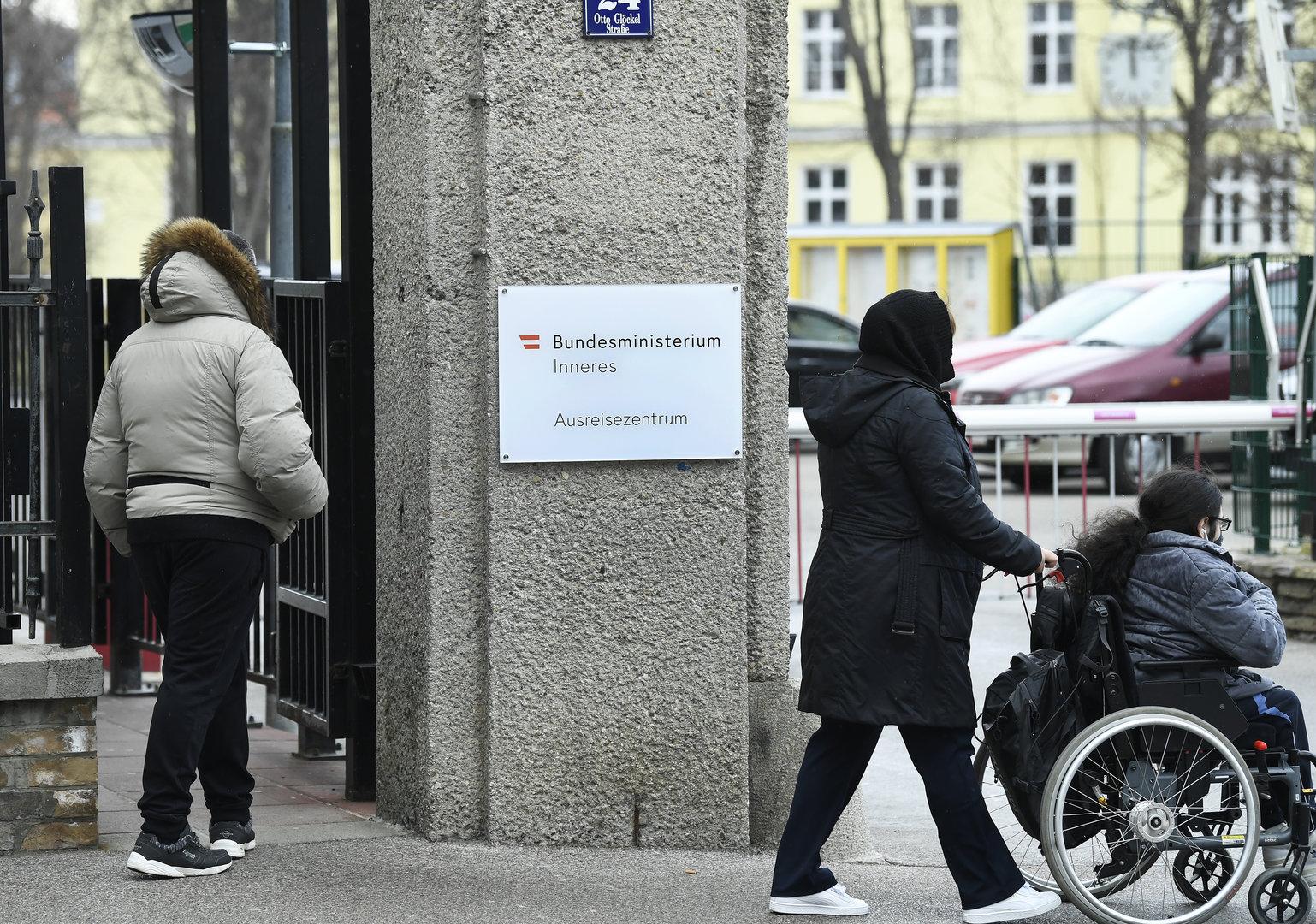 ERSTAUFNAHMEZENTRUM TRAISKIRCHEN IN EIN AUSREISEZENTRUM UMGEWANDELT