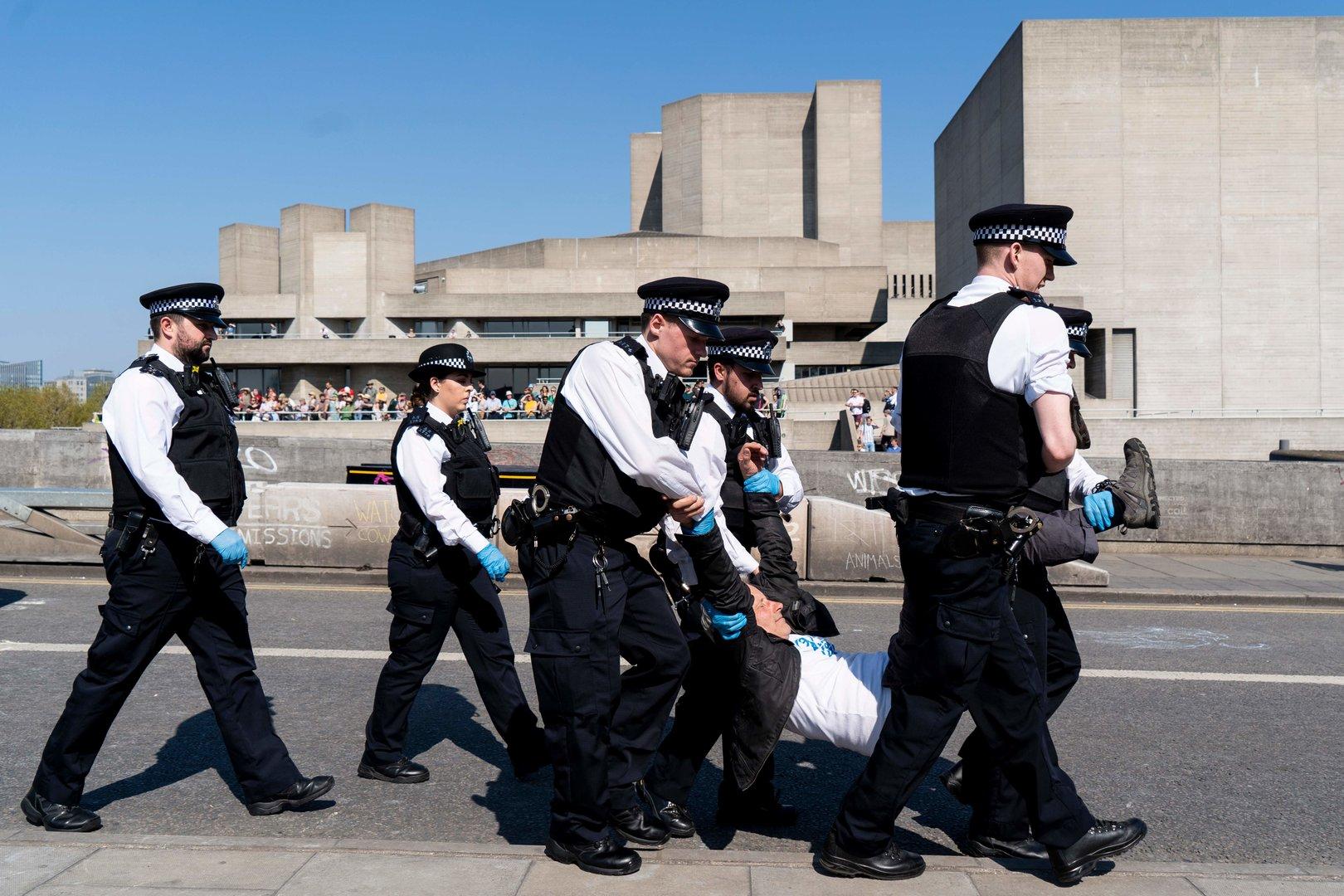 Mehr als 700 Klima-Aktivisten in sechs Tagen in London festgenommen