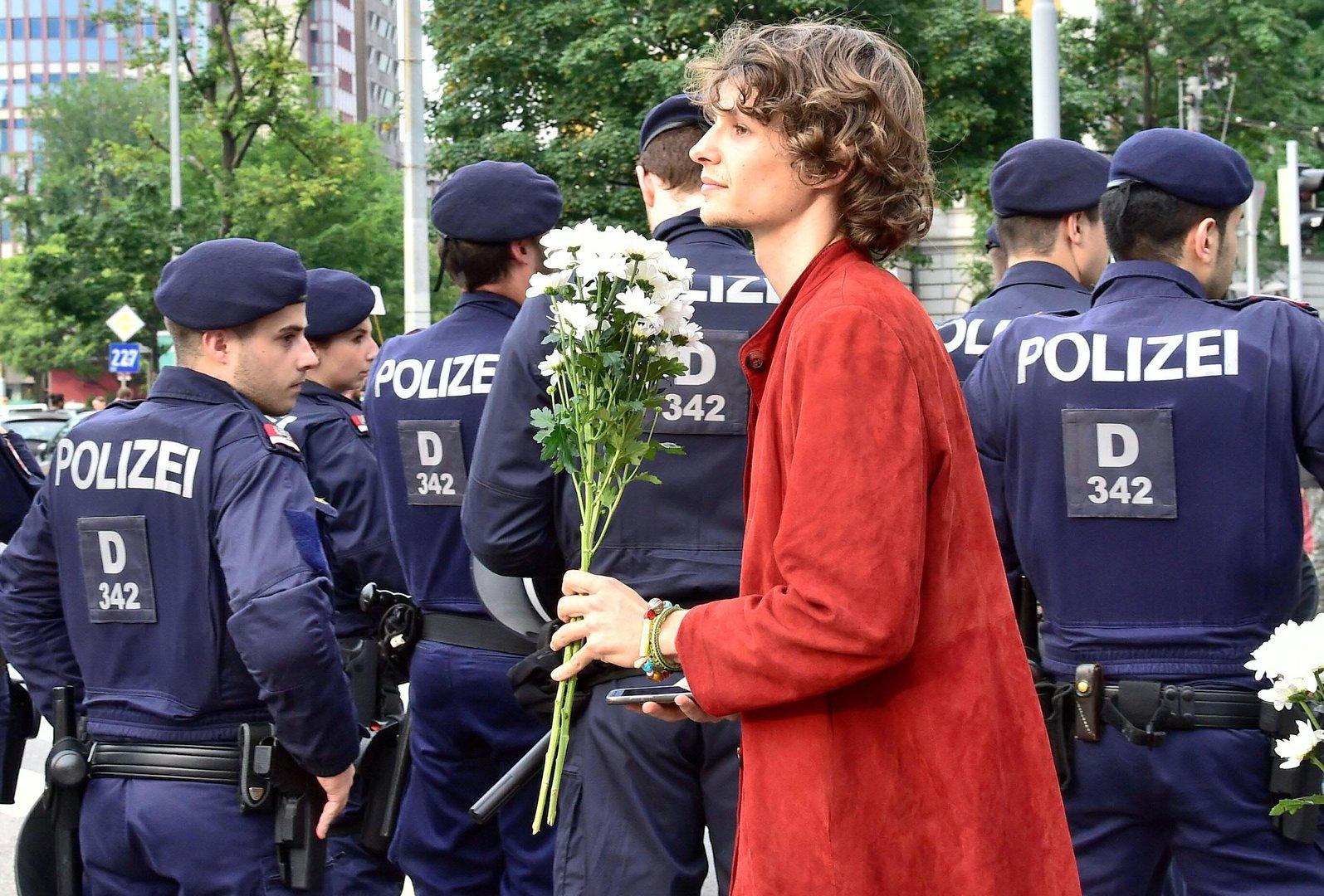 Polizeigewalt: Friedliche Demonstration gestartet