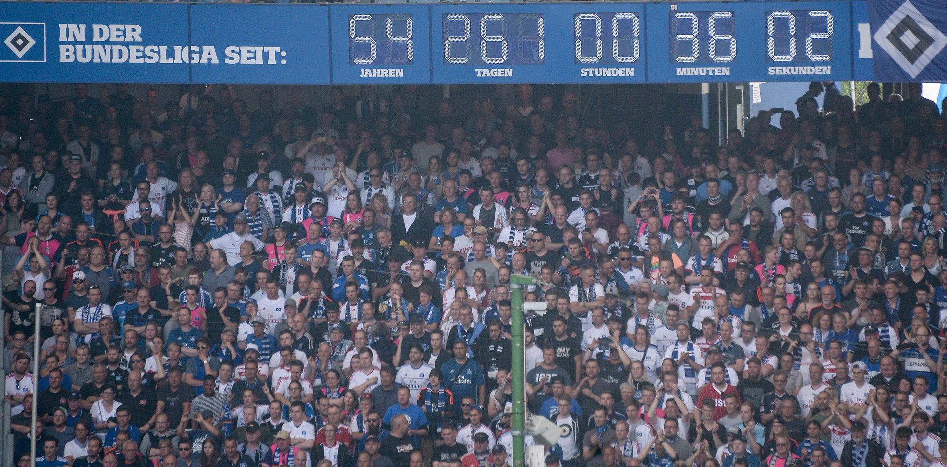 Die berühmte Stadion-Uhr des HSV wird abgebaut
