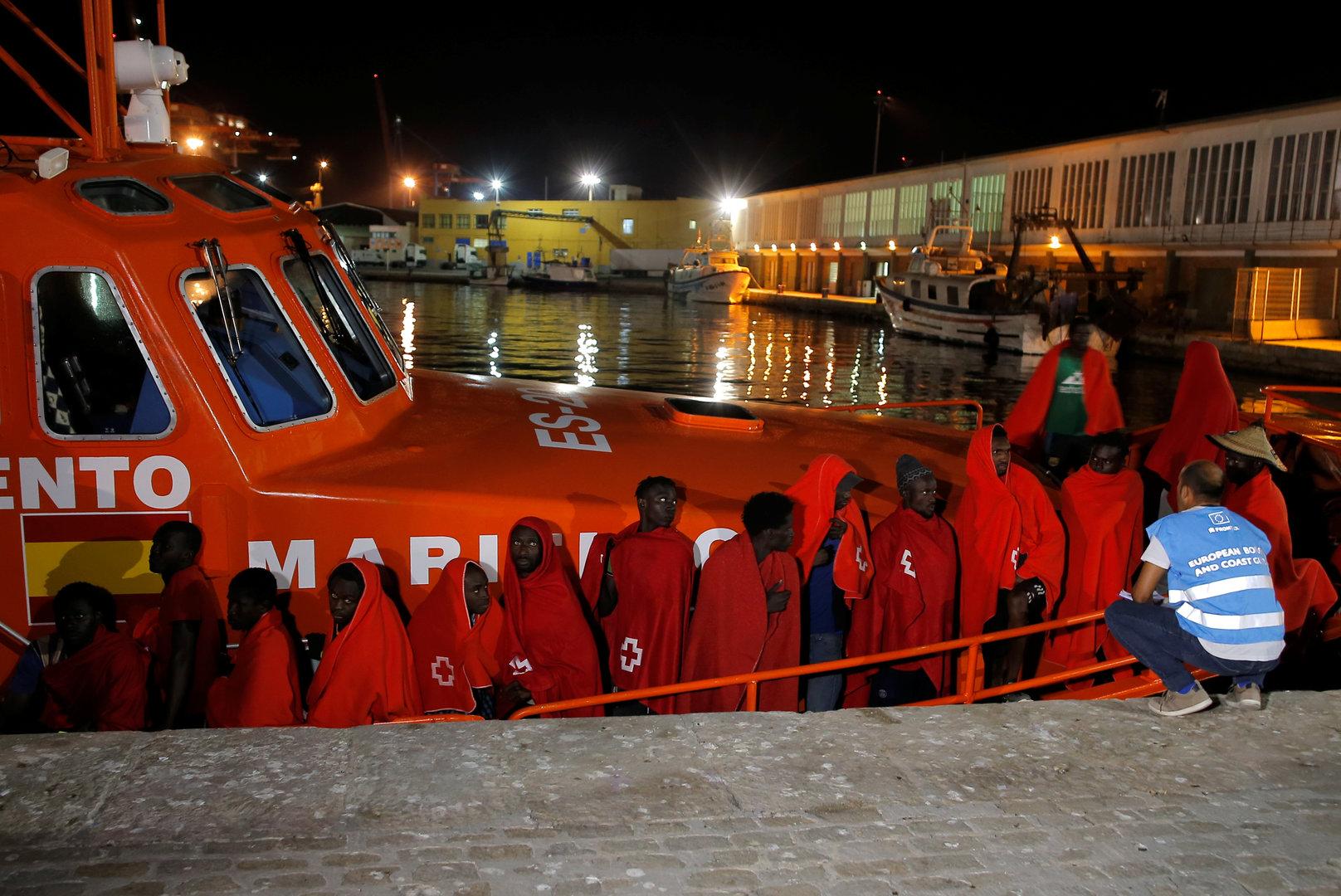 Spanische Küstenwache retter 200 Migranten aus Mittelmeer