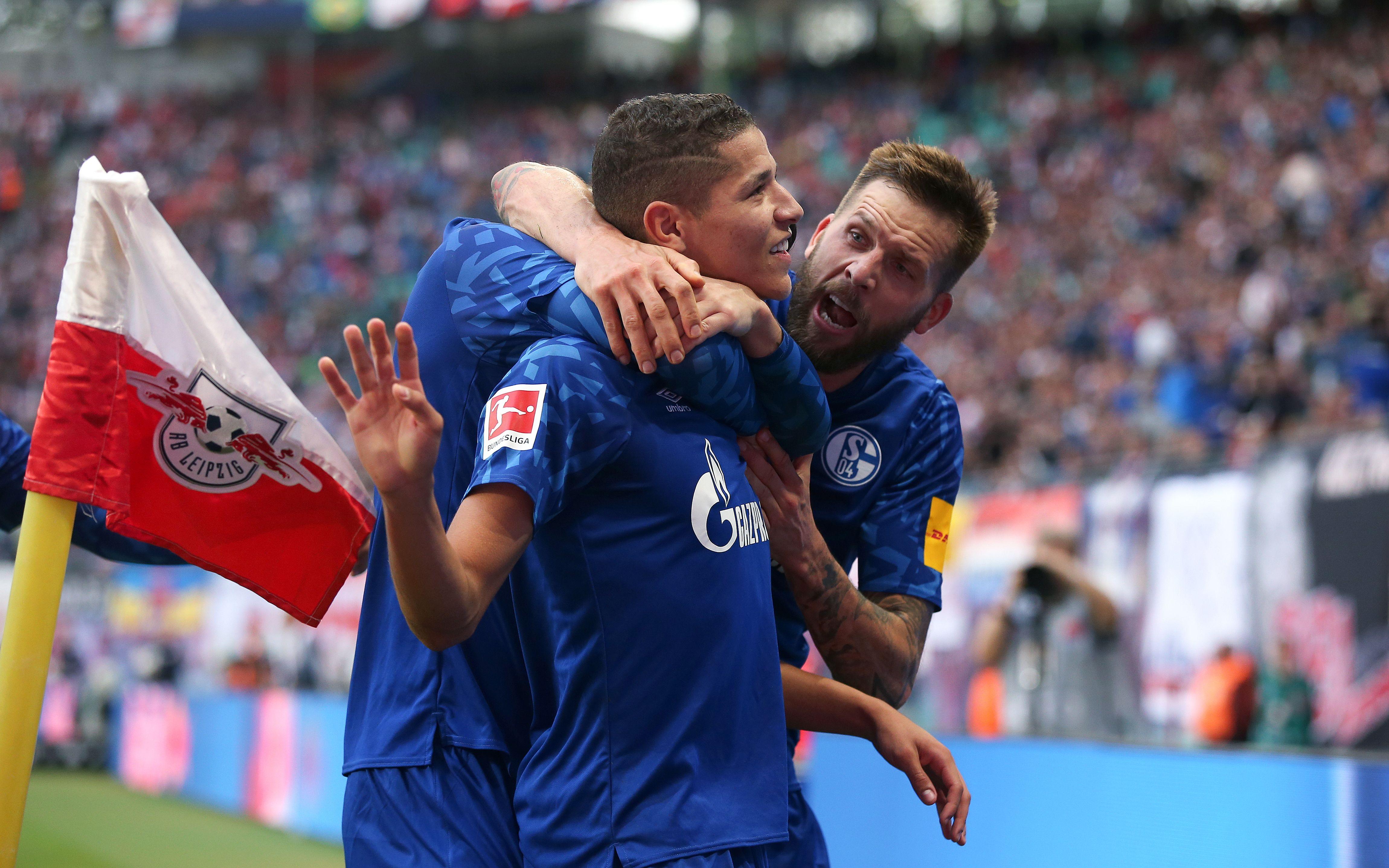 Schalke fügt Leipzig erste Saison-Niederlage zu, Bayern Erster