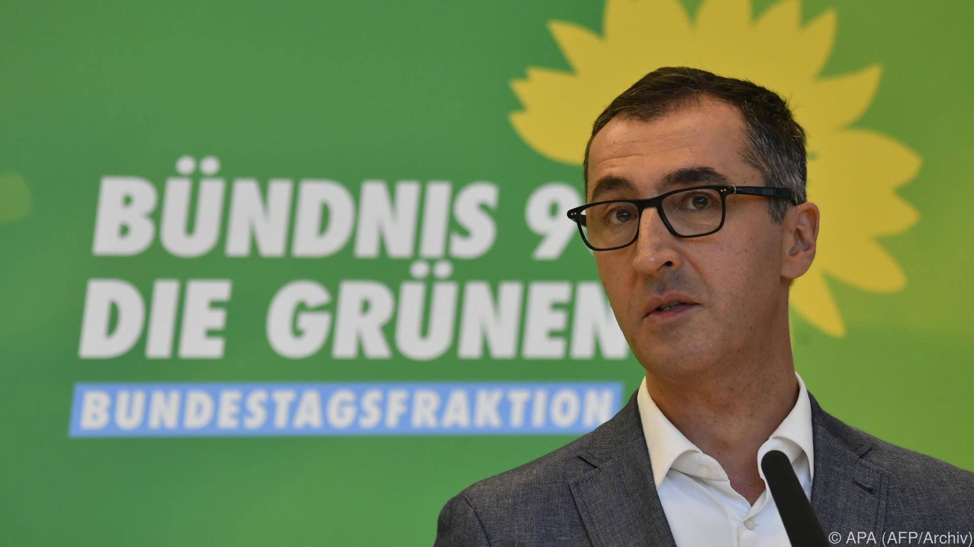 Özdemir wurde mitgeteilt, sein Name stehe ganz oben auf der Todesliste Özdemir wurde mitgeteilt, sein Name stehe ganz oben auf der Todesliste