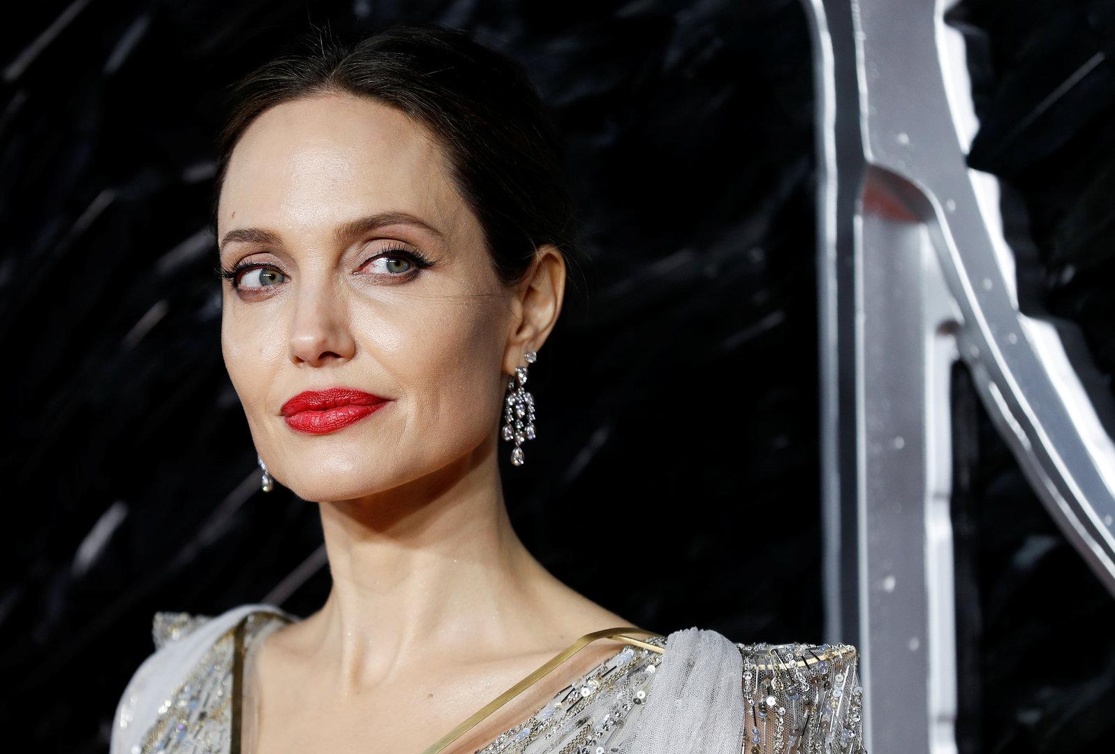 Die eine Sache, die Angelina Jolie und Pitts neue Freundin gemeinsam haben