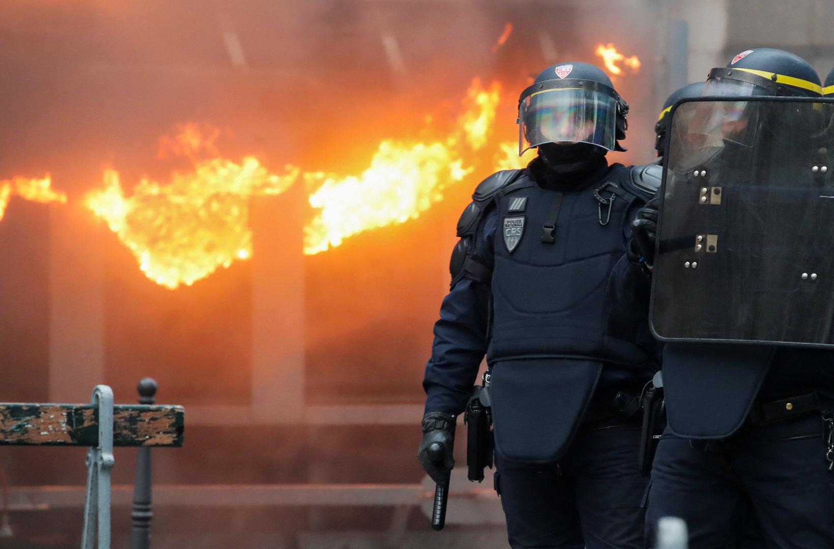 Streik in Frankreich: Proteste legen Paris lahm
