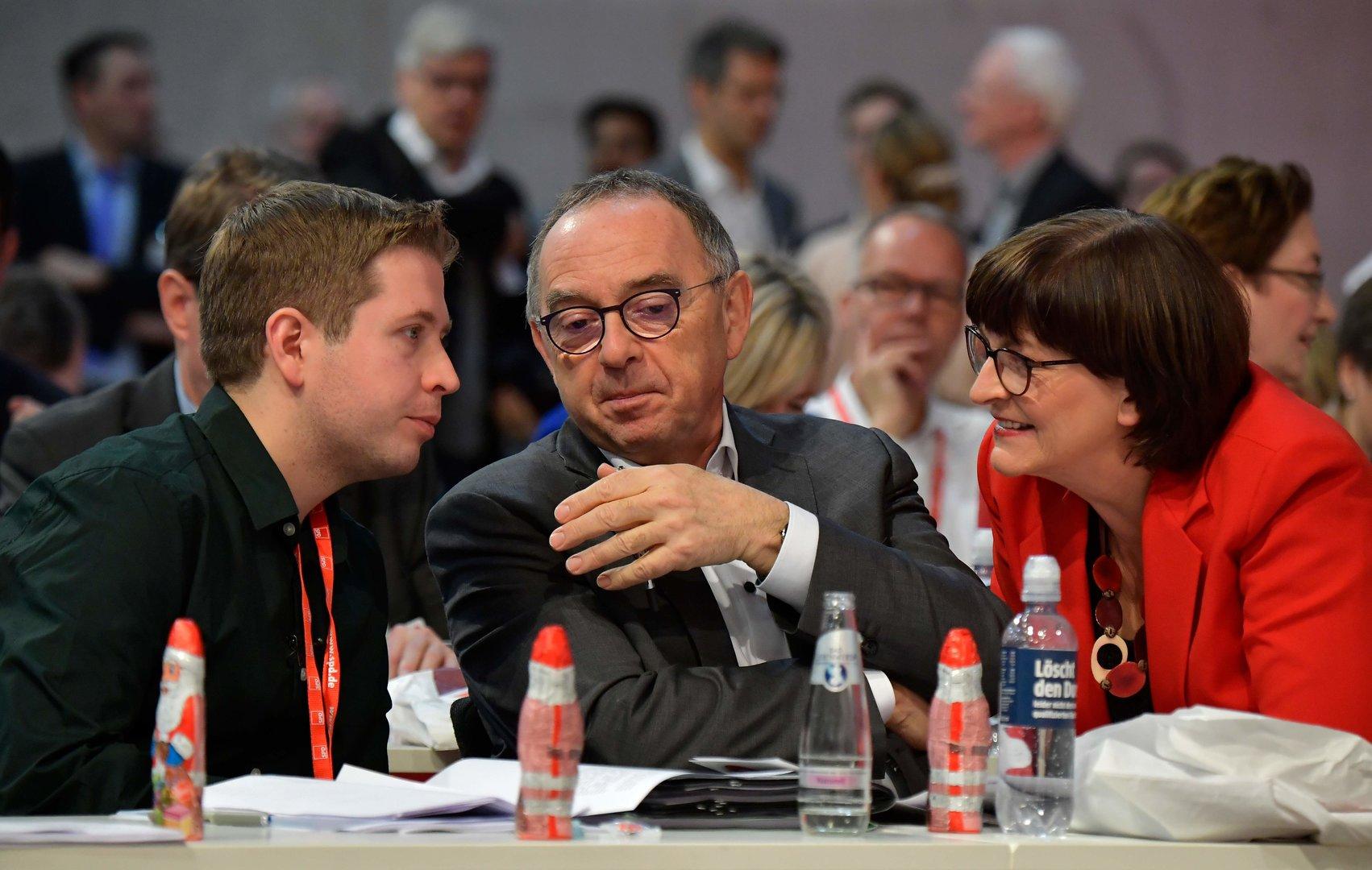 Linksschwenk, aber noch kein GroKo-Aus: SPD-Spitze übt Balanceakt