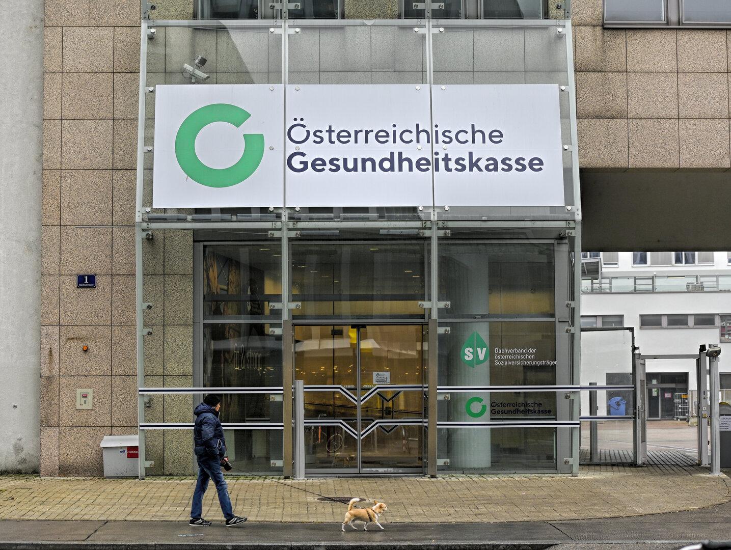 Kacey Musgraves Wore A Vibrant Orange Pantsuit To Celebrate The