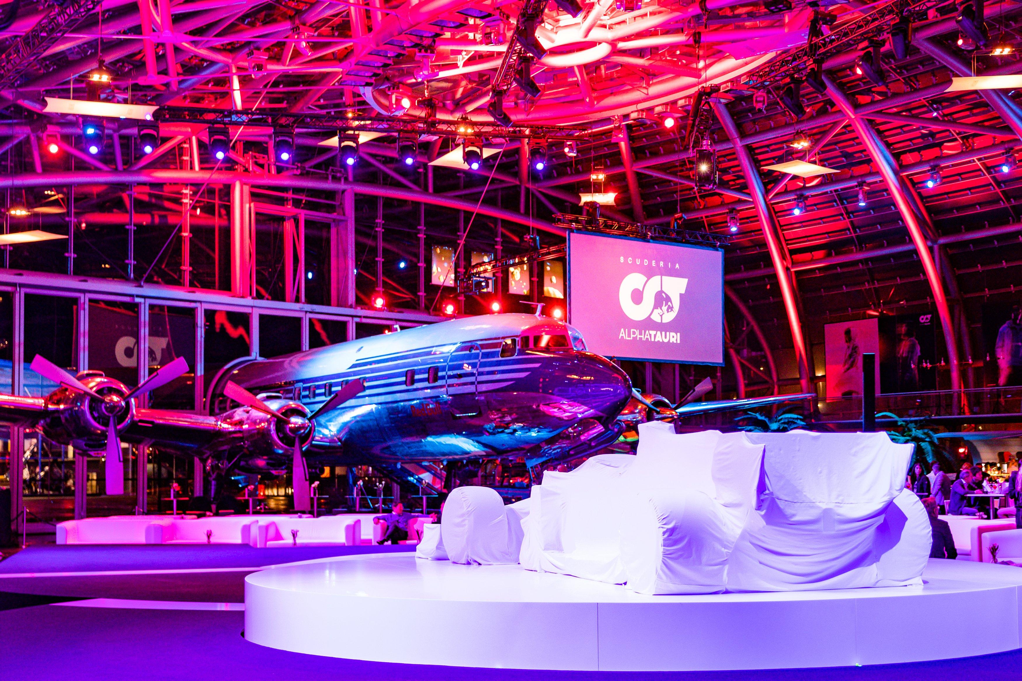 FIA F1: ALPHATAURI AUTO PRÄSENTATION FIA F1: ALPHATAURI AUTO PRÄSENTATION