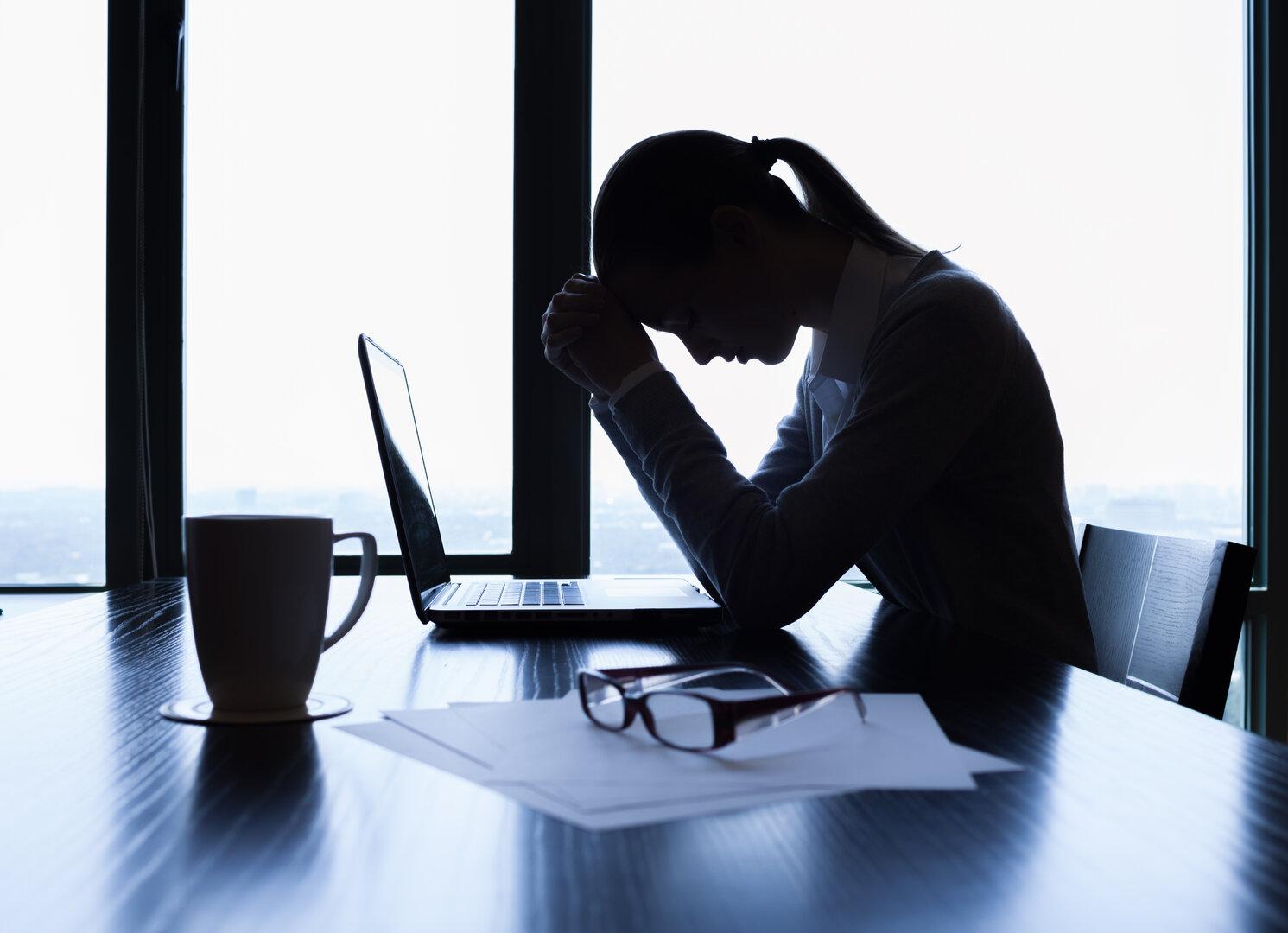 Traurige Arbeitstage: Was tun, wenn private Krisen den Job überschatten