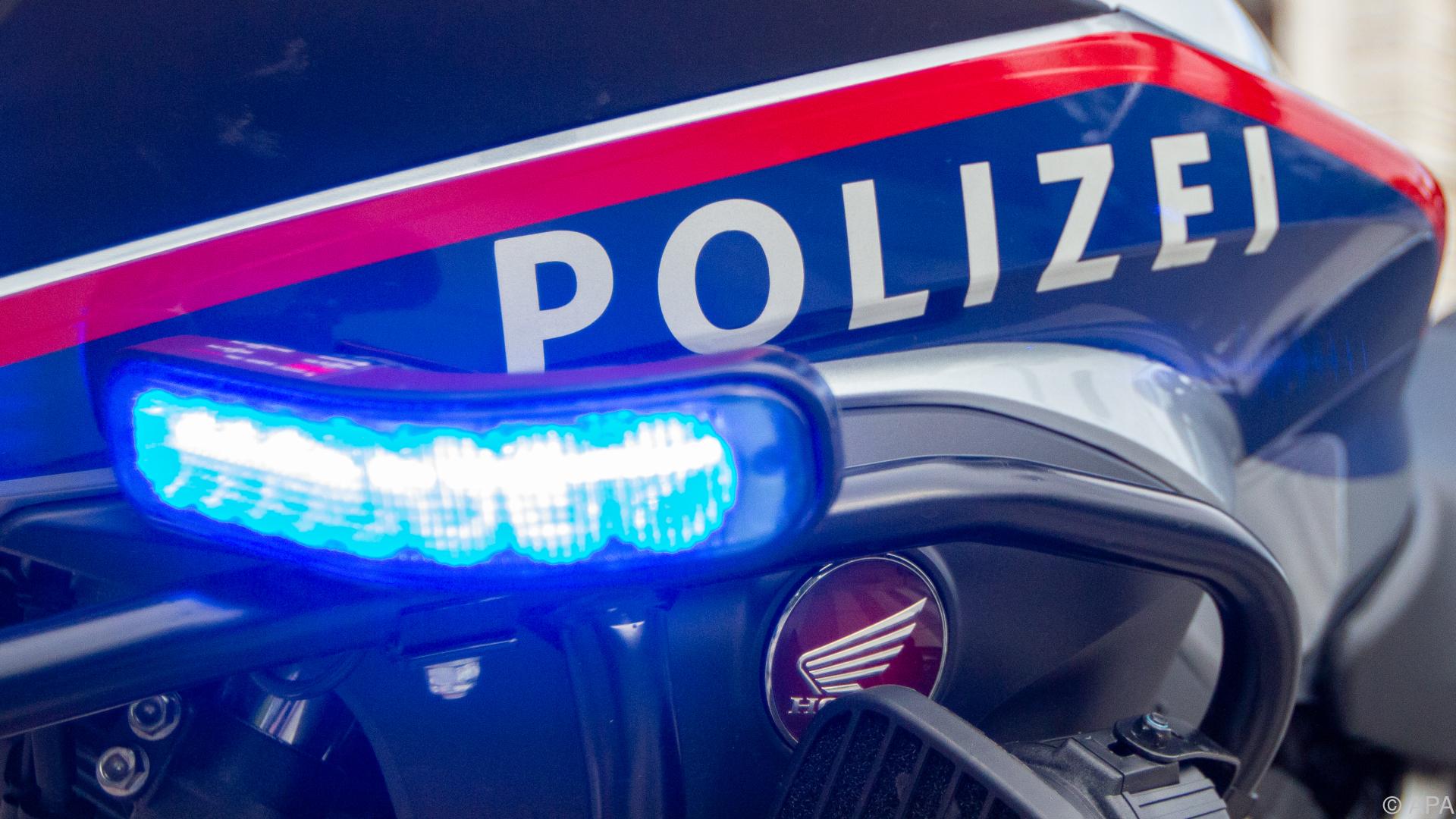 Alkoholisierte Frau ging in Tirol auf Polizisten los: Betretungsverbot