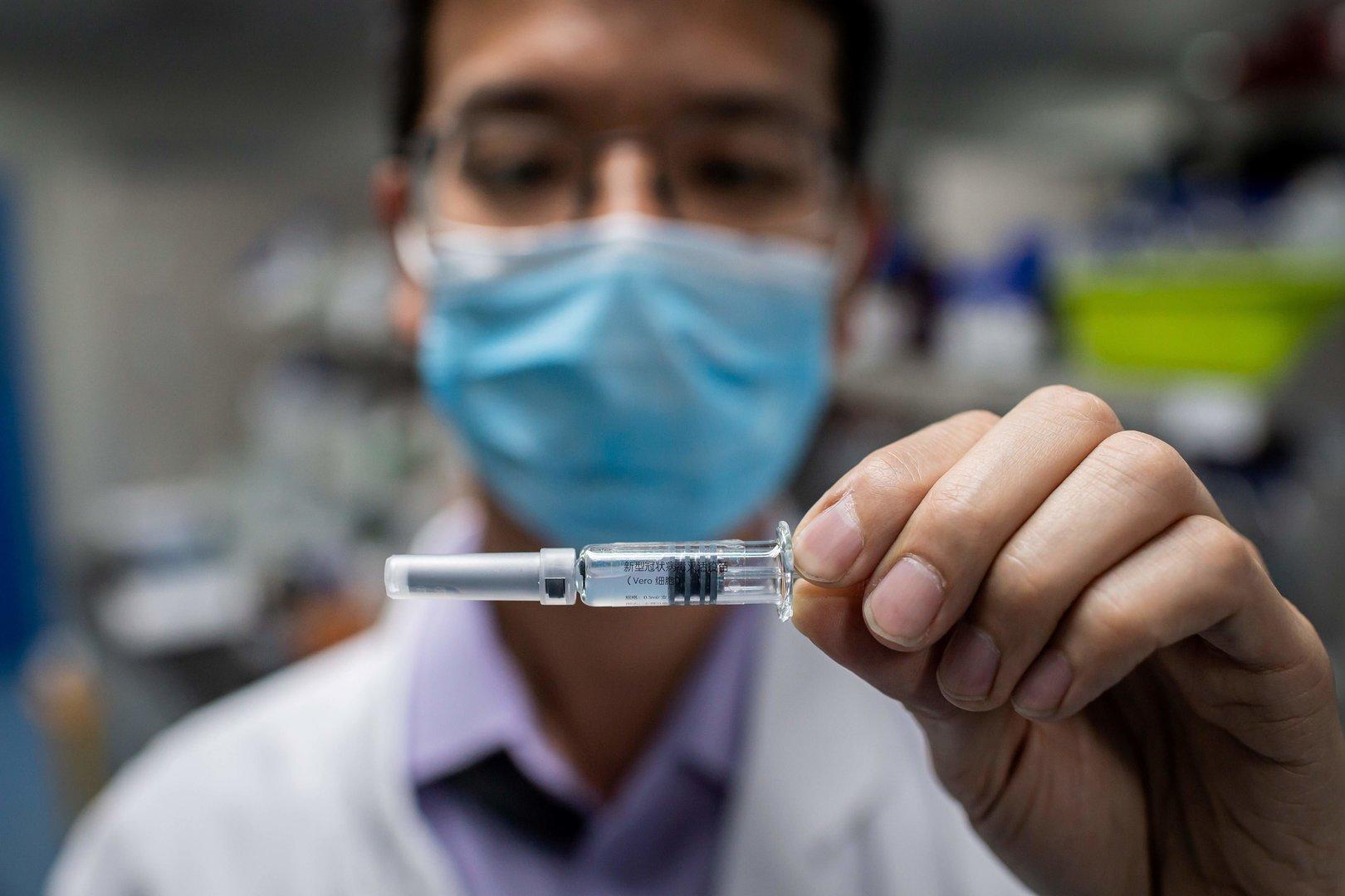 Biochemiker rechnet bald mit Medikament, Impfstoff dauert länger