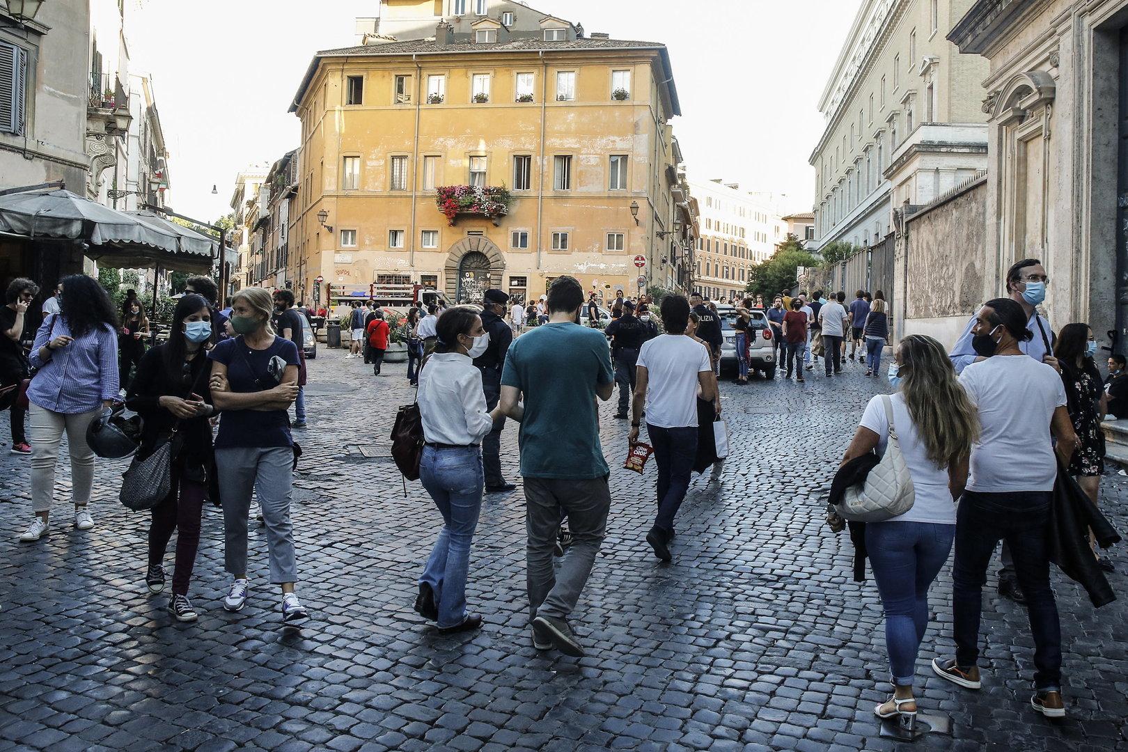 Rom: Wer Schutzmaske auf Straße wegwirft, muss 500 Euro zahlen