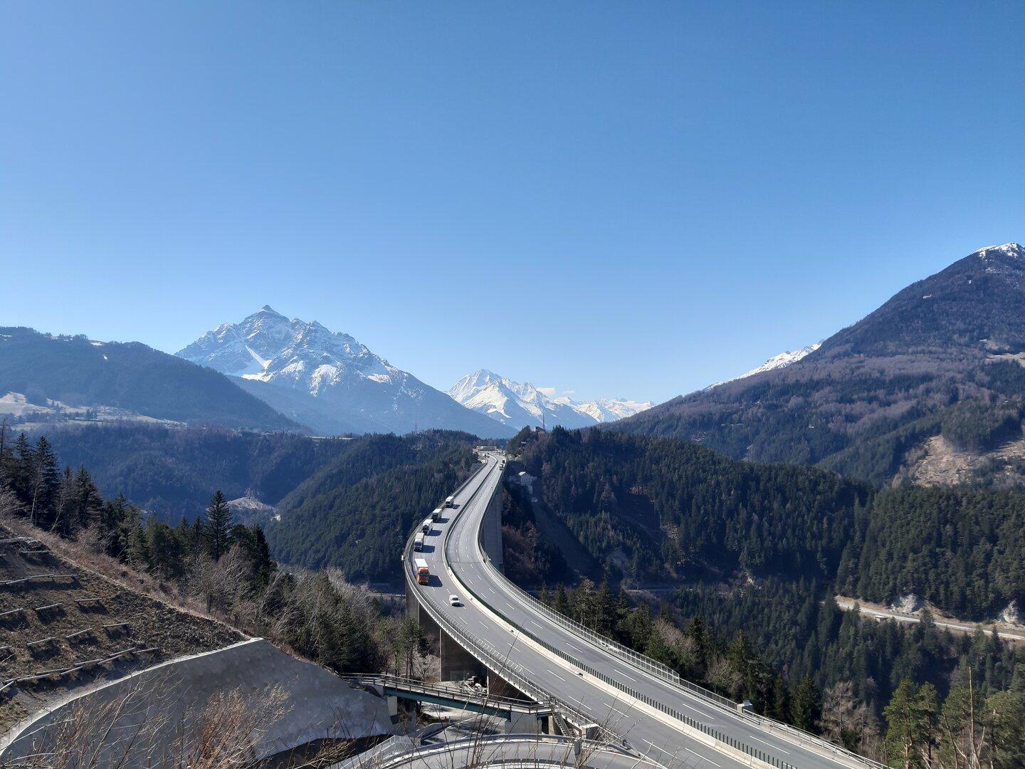 Demo am Brenner, Behörden appellieren: „Umfahren Sie Tirol“