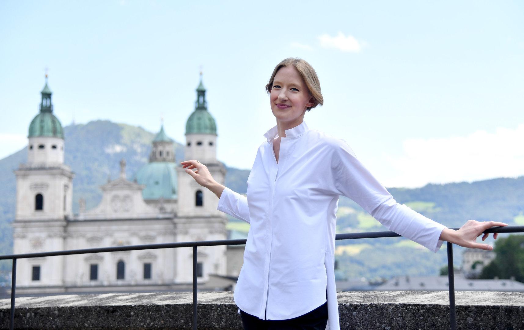 INTERVIEW: DIRIGENTIN JOANA MALLWITZ