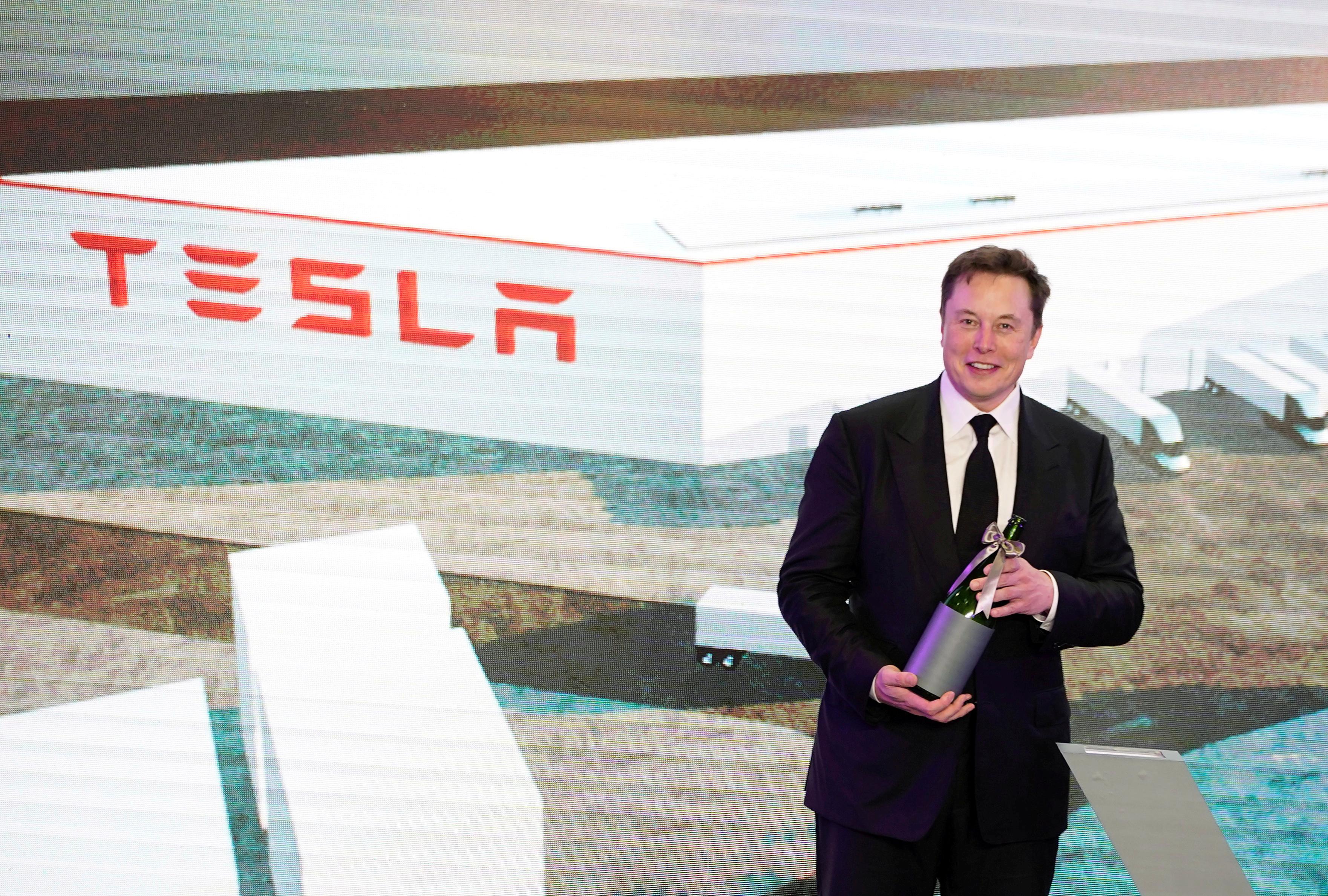 Tesla holt sich durch eine Kapitalerhöhung fünf Milliarden Euro