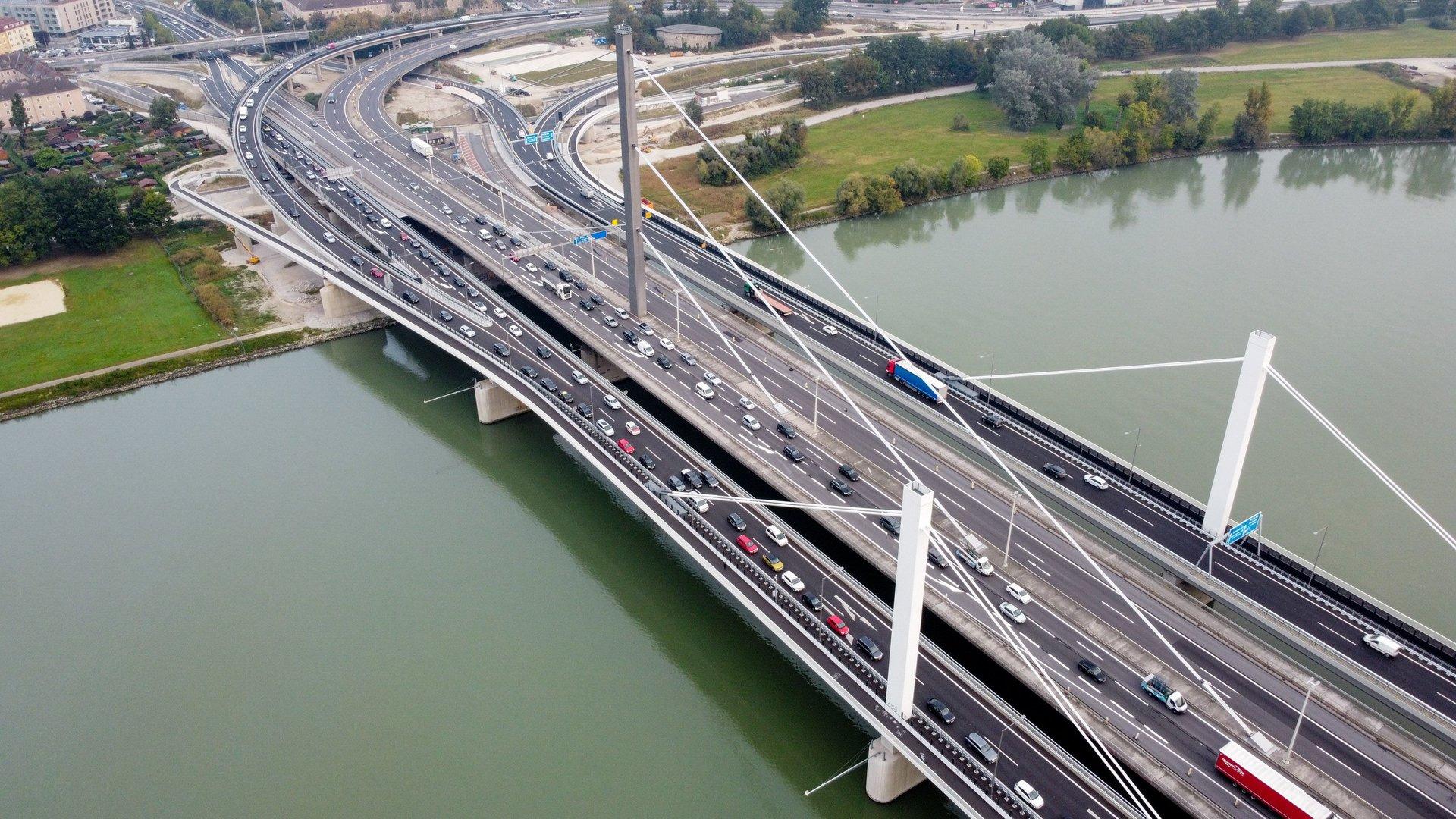 Linzer Bypassbrücken: Doppelt so viele Spuren, dennoch Stau