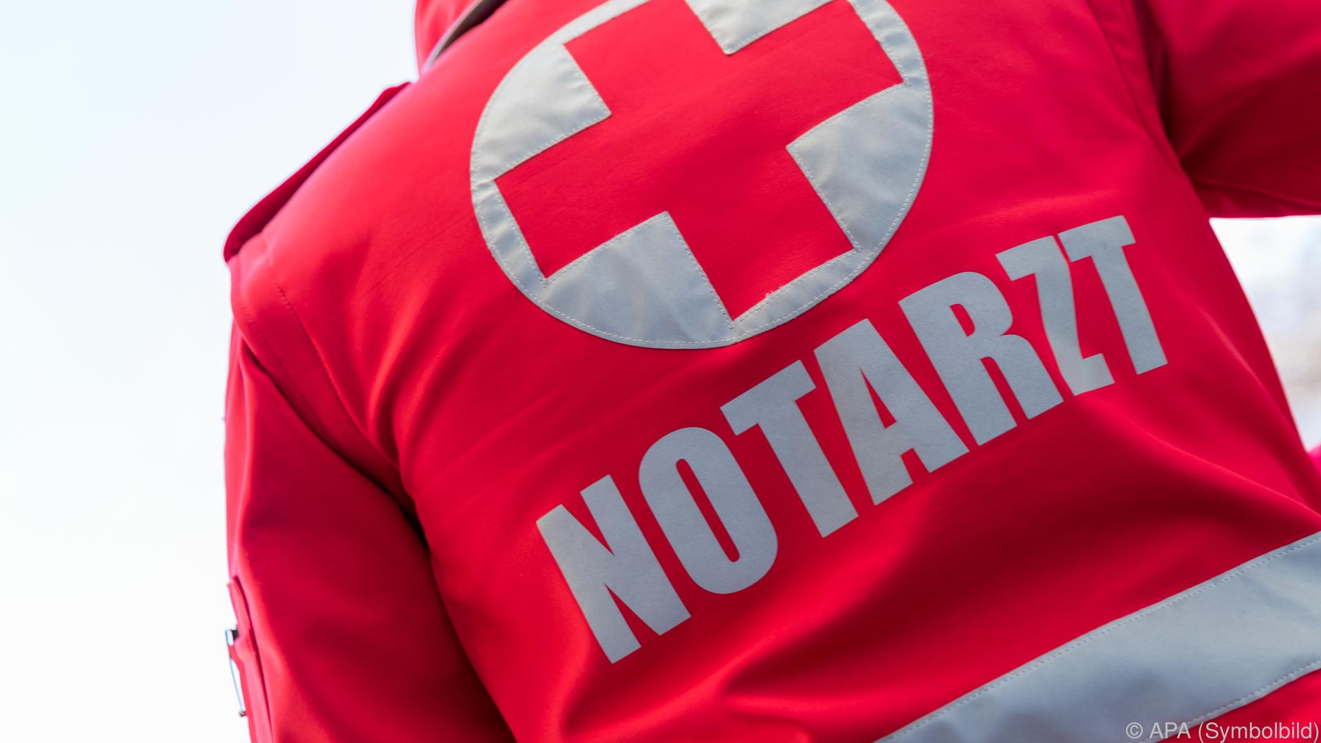 Tirol: Radfahrer bei Kollision mit Auto schwer verletzt