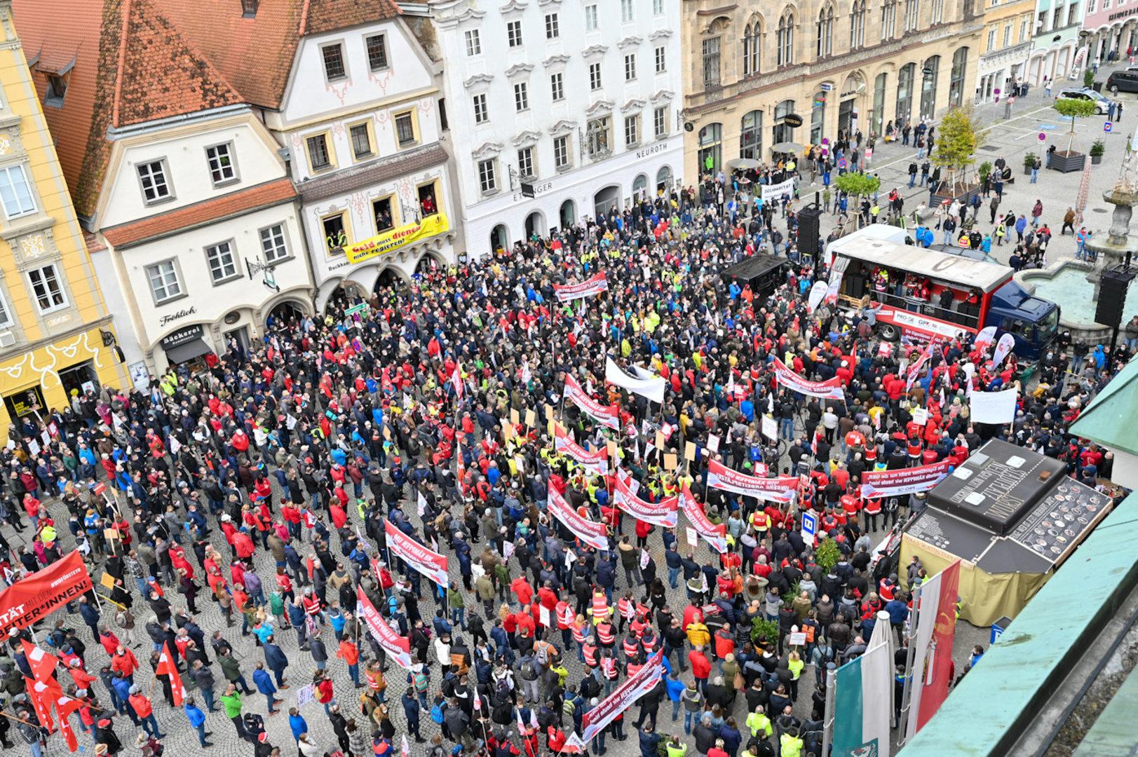 OBERÖSTERREICH: PROTESTMARSCH DER MAN-BESCHÄFTIGTEN IN STEYR