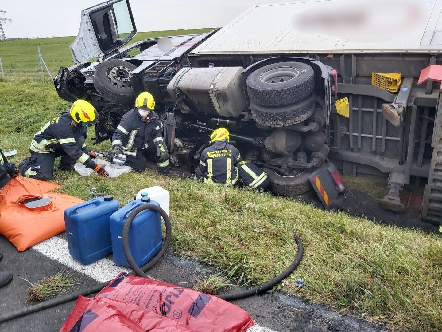 Lkw-Unfall auf A3: Diesel ausgetreten