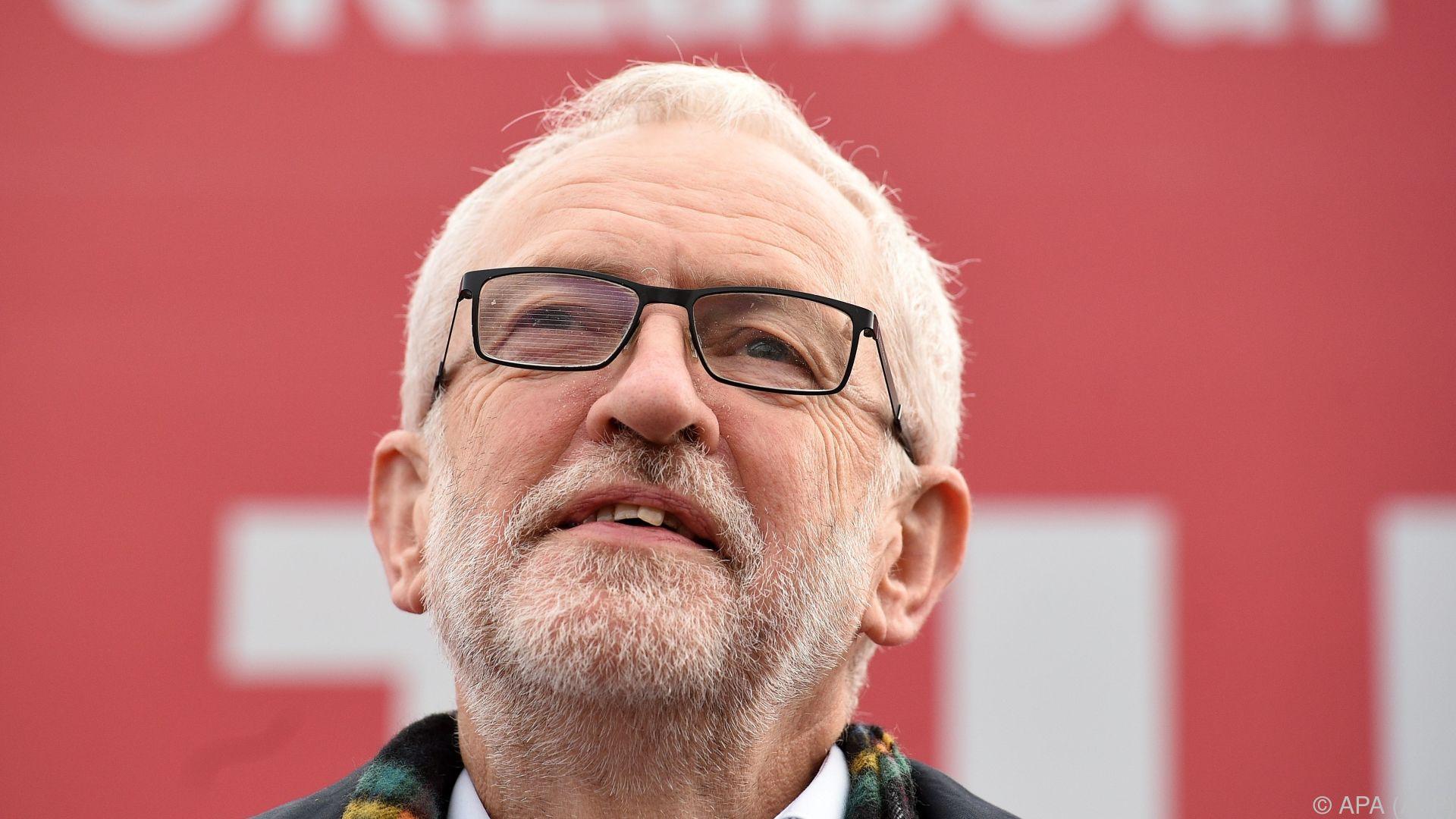 Labour will ehemaligen Parteichef Corbyn wieder aufnehmen