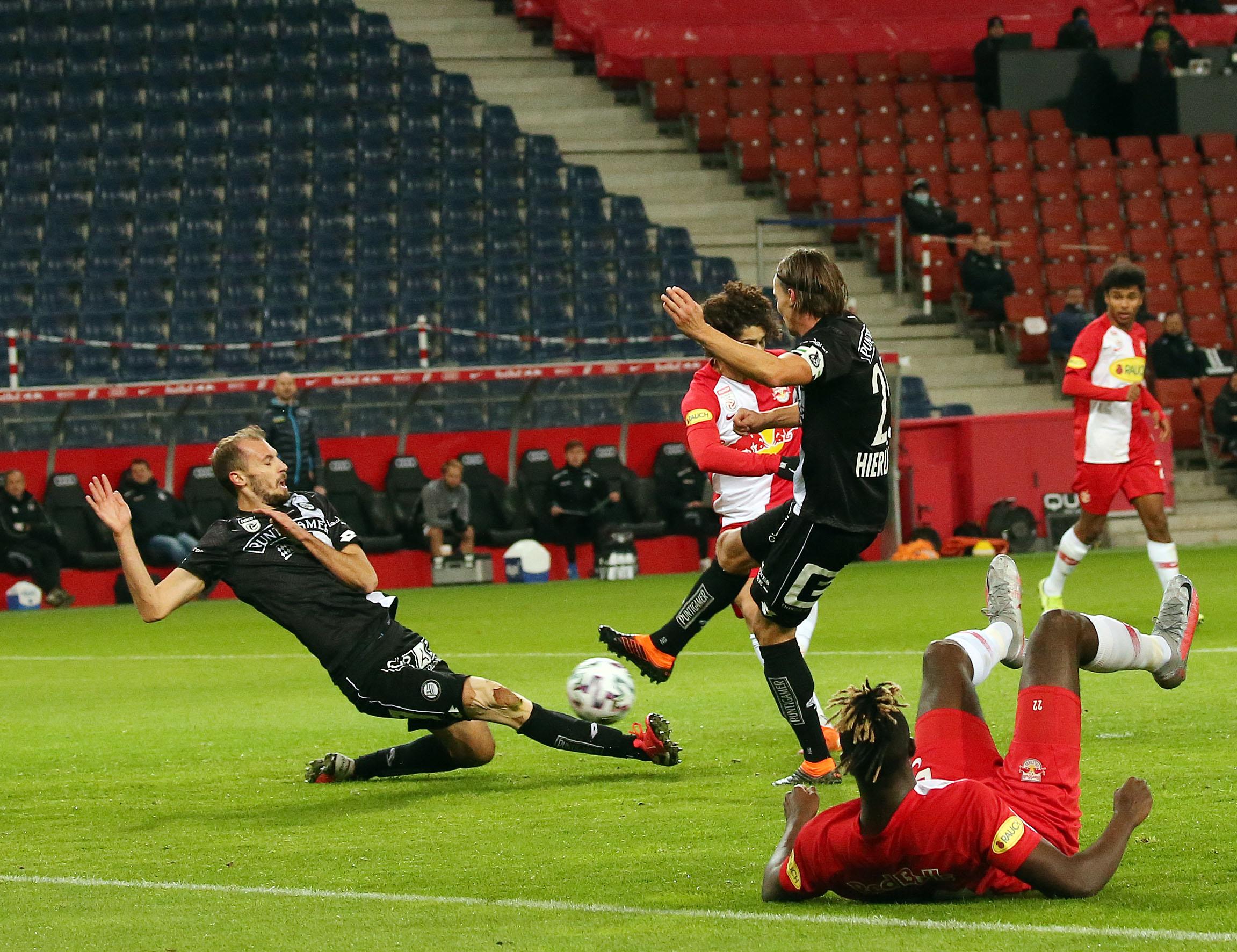 FUSSBALL: TIPICO-BUNDESLIGA / FC RED BULL SALZBURG - SK PUNTIGAMER STURM GRAZ