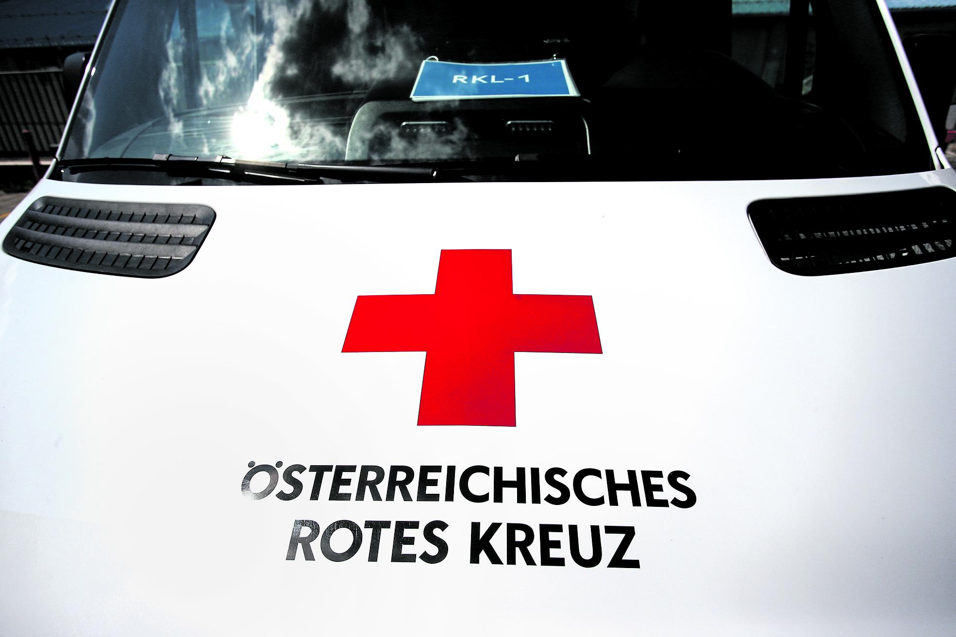 Rettungsauto bei Krankentransport in Vorarlberg abgestürzt