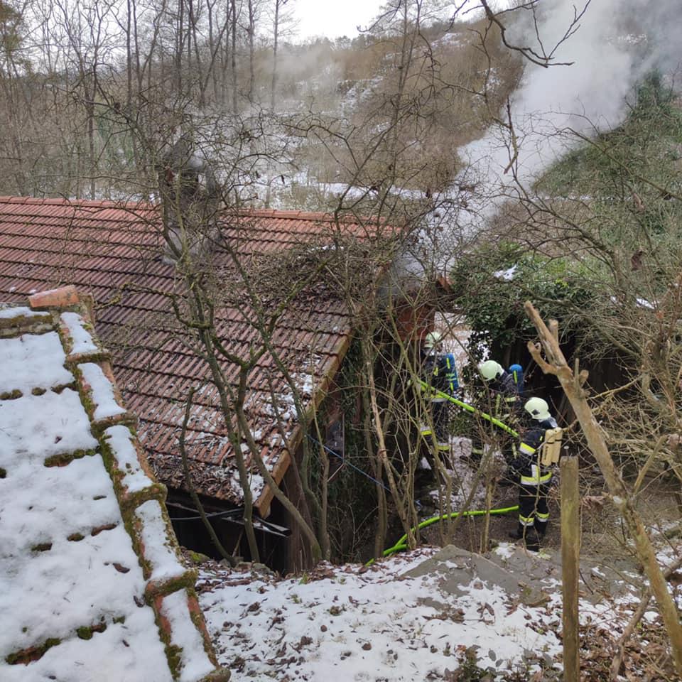 Kachelofen-Bank fing Feuer: Feuerwehr verhinderte Großbrand