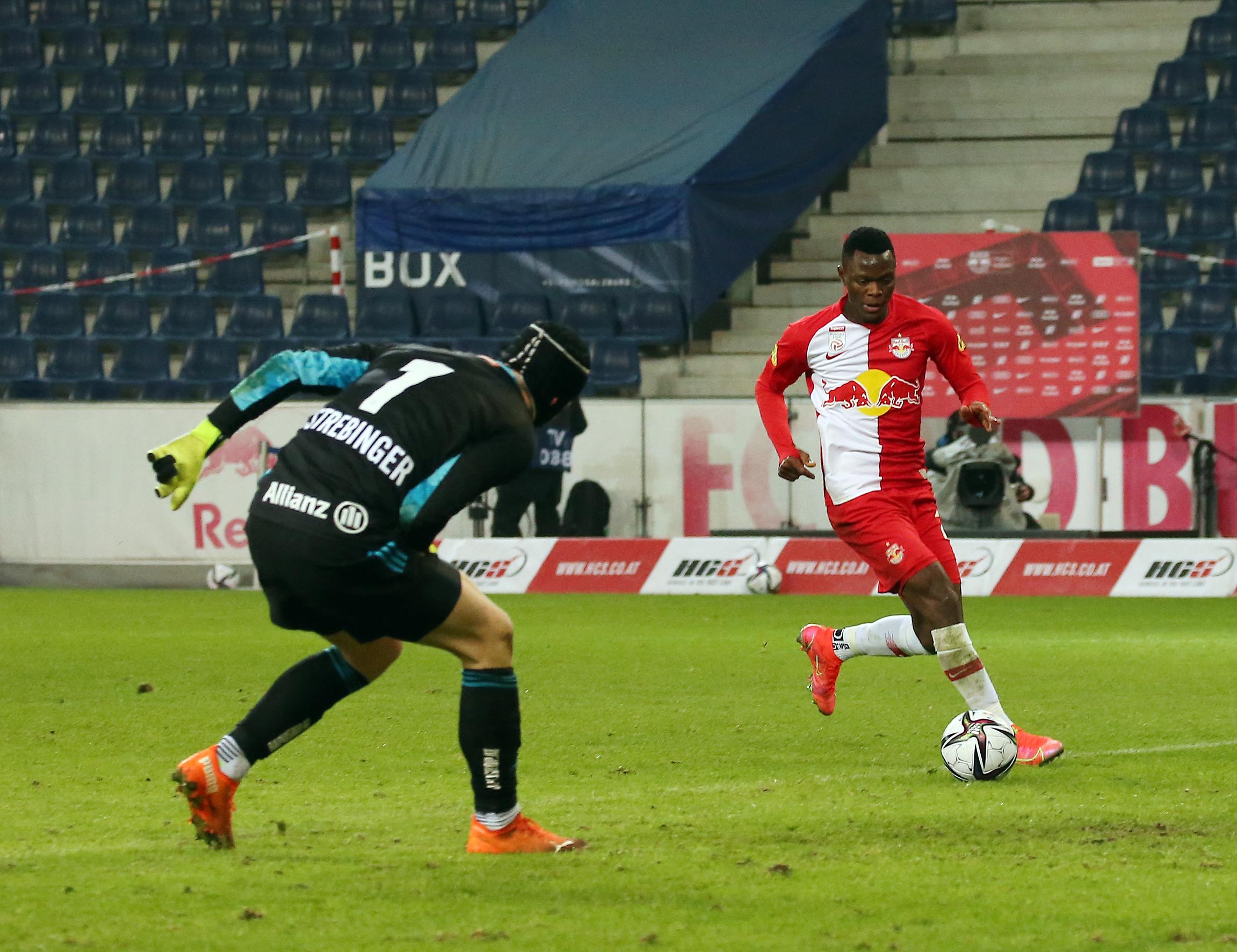 FUSSBALL: TIPICO BUNDESLIGA/GRUNDDURCHGANG: RED BULL SALZBURG - SK RAPID WIEN FUSSBALL: TIPICO BUNDESLIGA/GRUNDDURCHGANG: RED BULL SALZBURG - SK RAPID WIEN