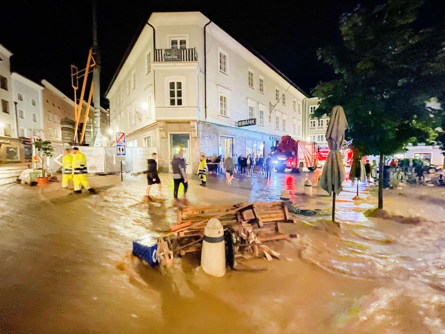Katastrophenalarm in Tirol und Salzburg: Hallein überschwemmt