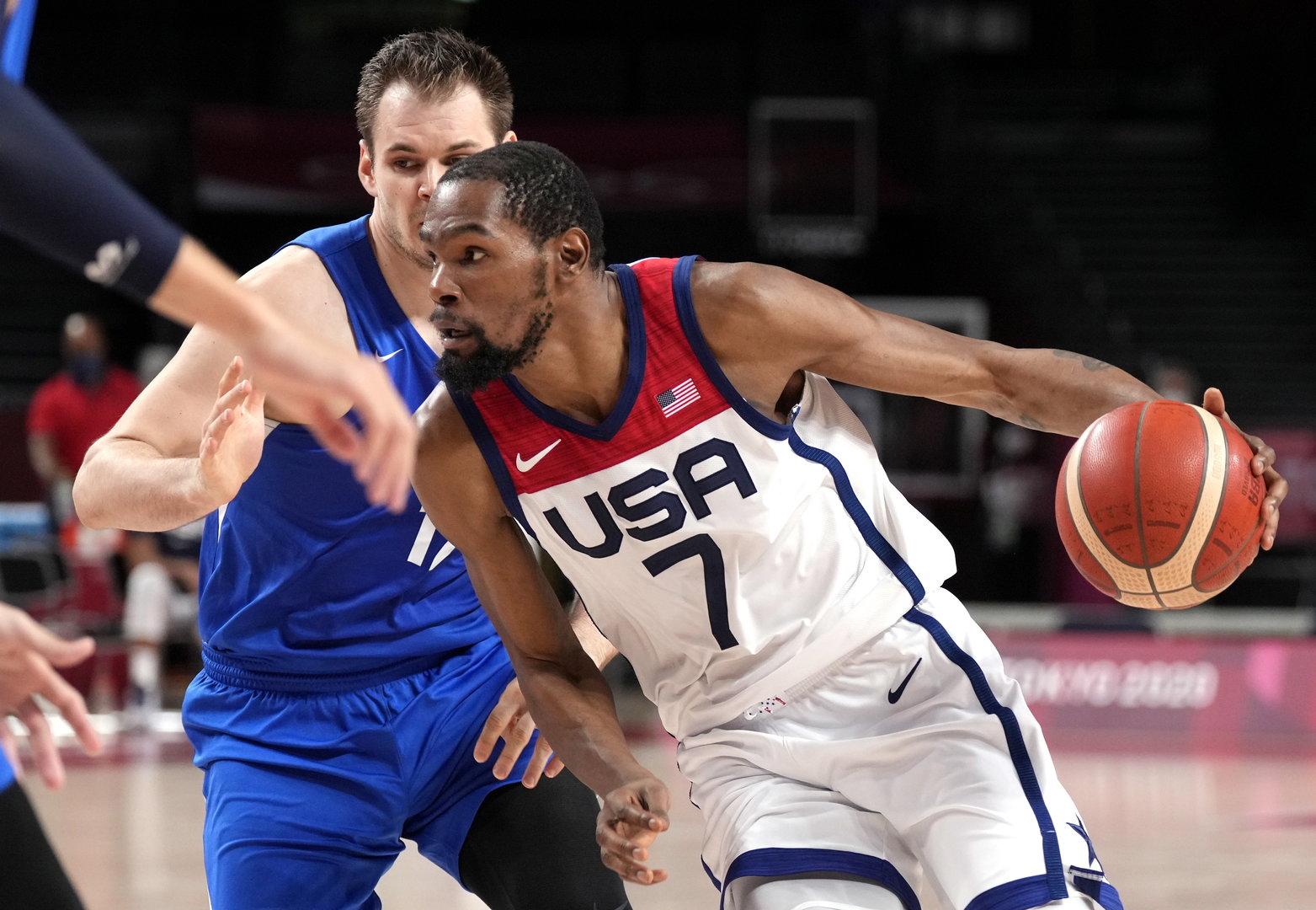 US-Basketballer mit Rekordmann Durant  im Viertelfinale