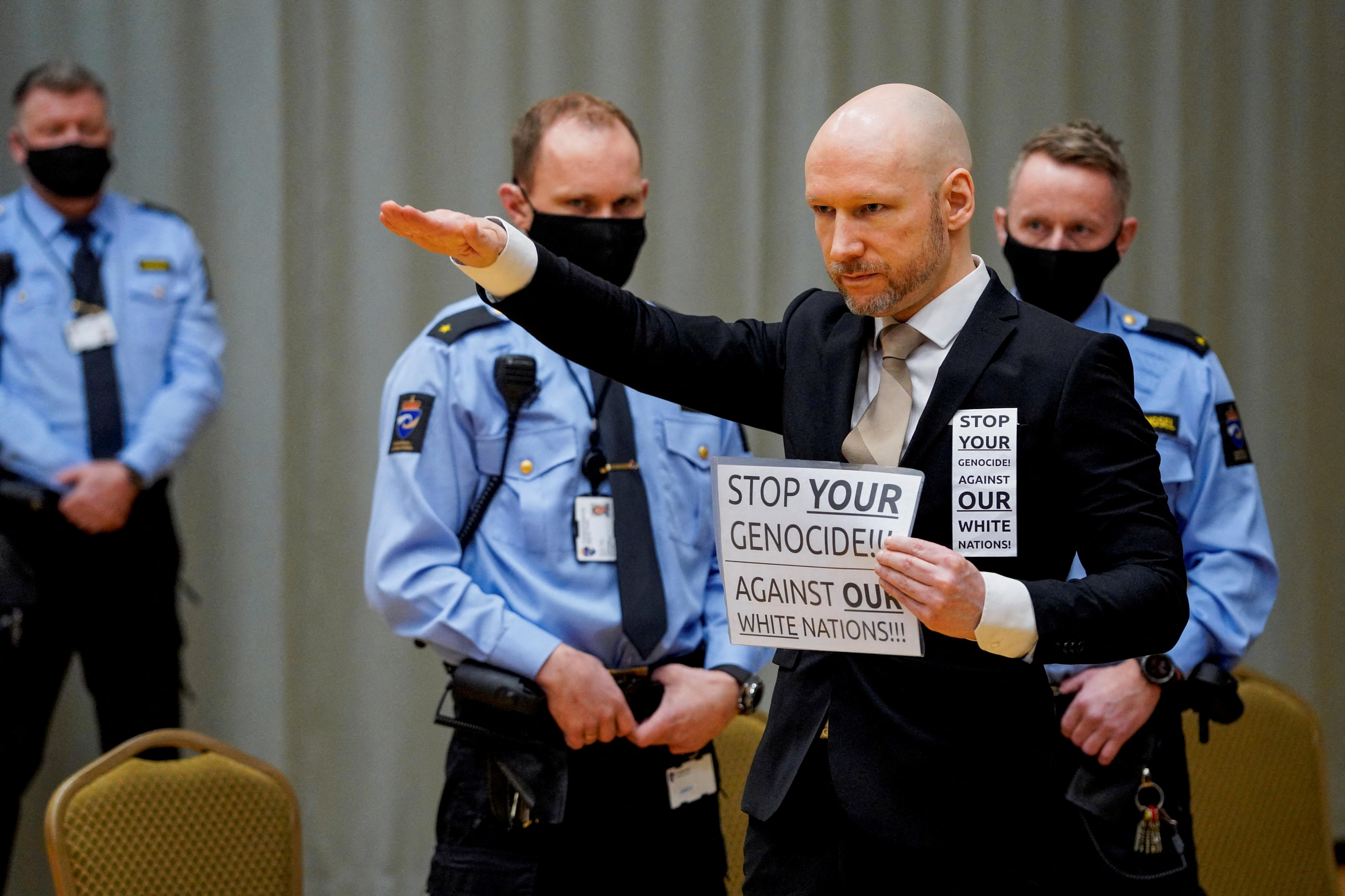 Breiviks Gerichtsverhandlung begann mit einem Hitlergruß