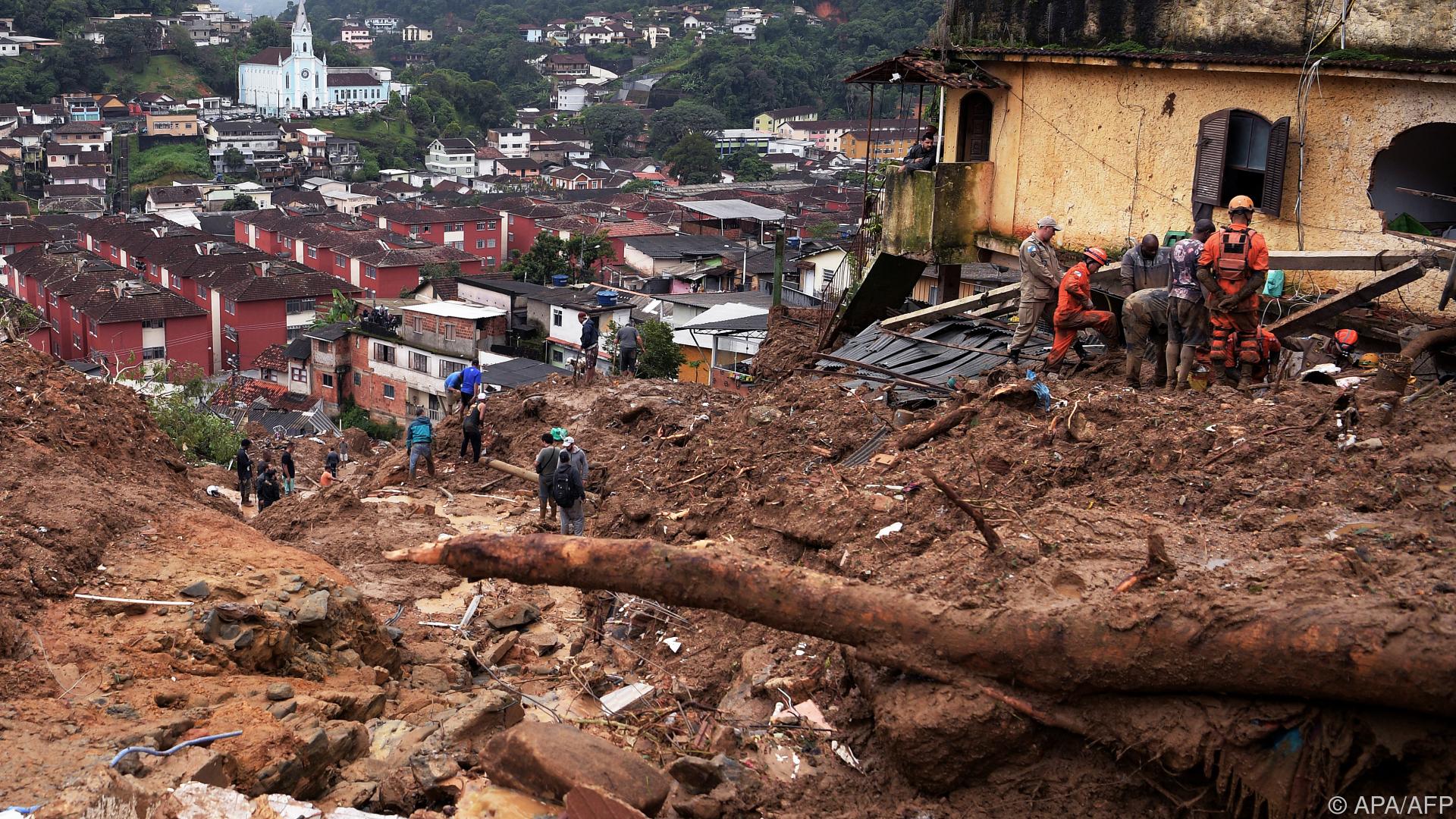 Erdrutsche bei Rio forderten bereits rund 200 Todesopfer