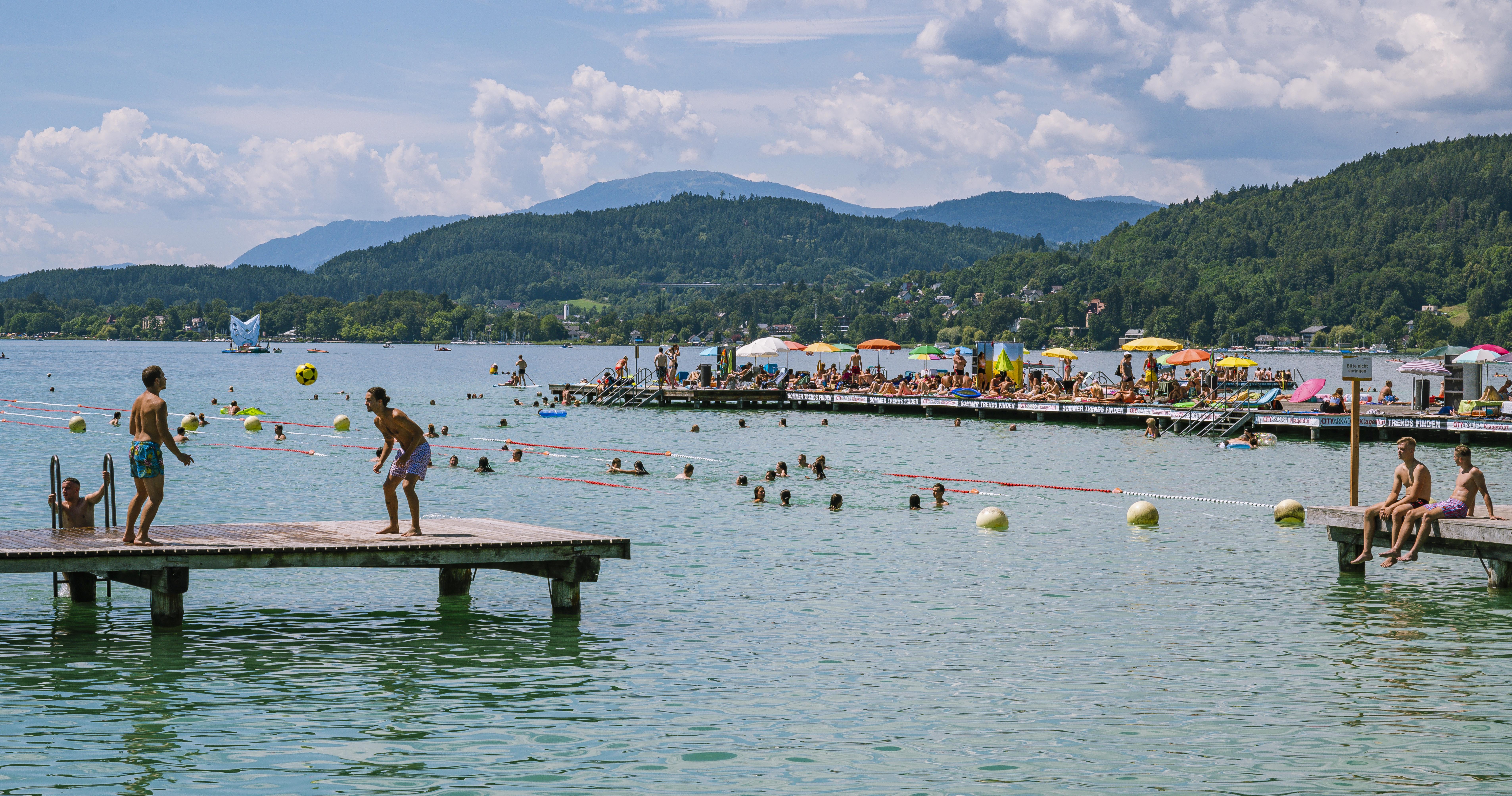 Großeinsatz am Wörthersee: 38-Jähriger stürzt von Schwimmplattform